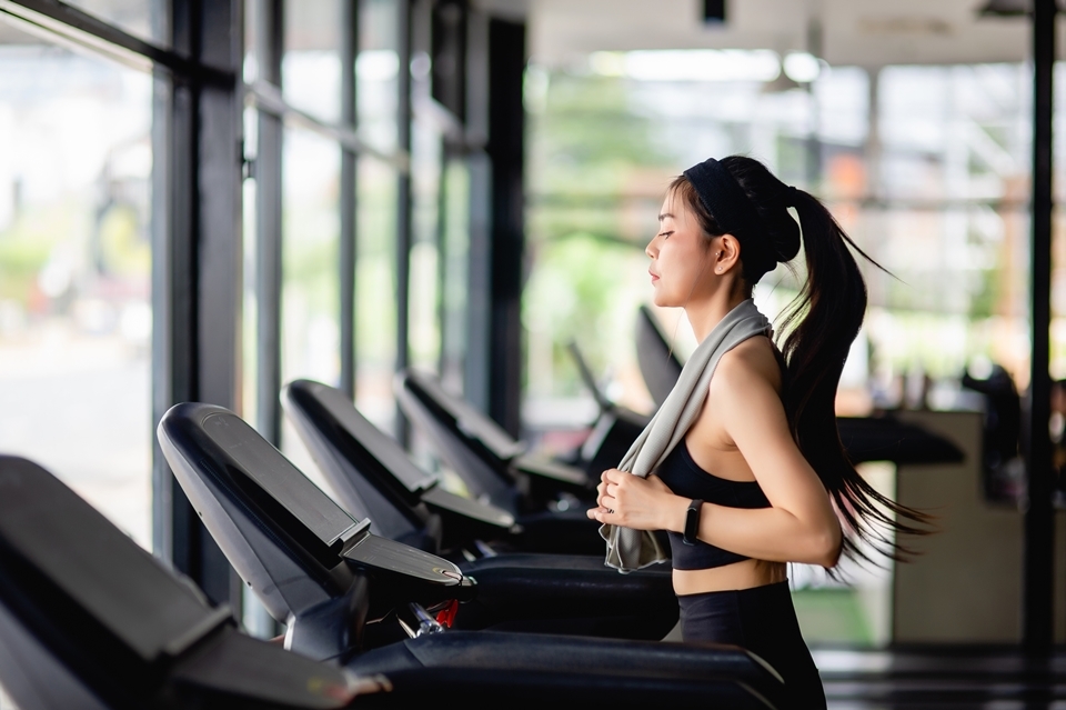 想征服南湖大山需要訓練肌肉與心肺功能，建議先花 2 個月的時候重訓，每天跑步 30 分鐘，做足準備。