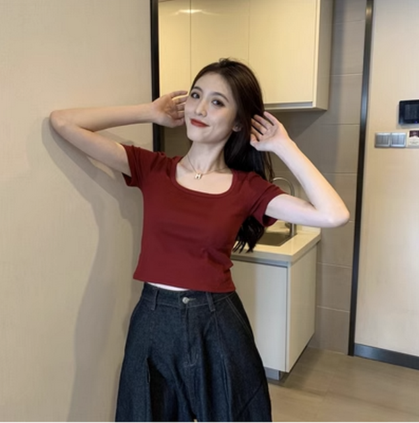Slim Slim Retro Compact Crop Crop Square Neck T-Shirt (Burgundy) (Size: One Size)