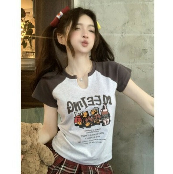 Summer V-neck retro bear print short sleeve T (gray) [Size: S-L] [Contact customer service to confirm the shipping size after placing an order]