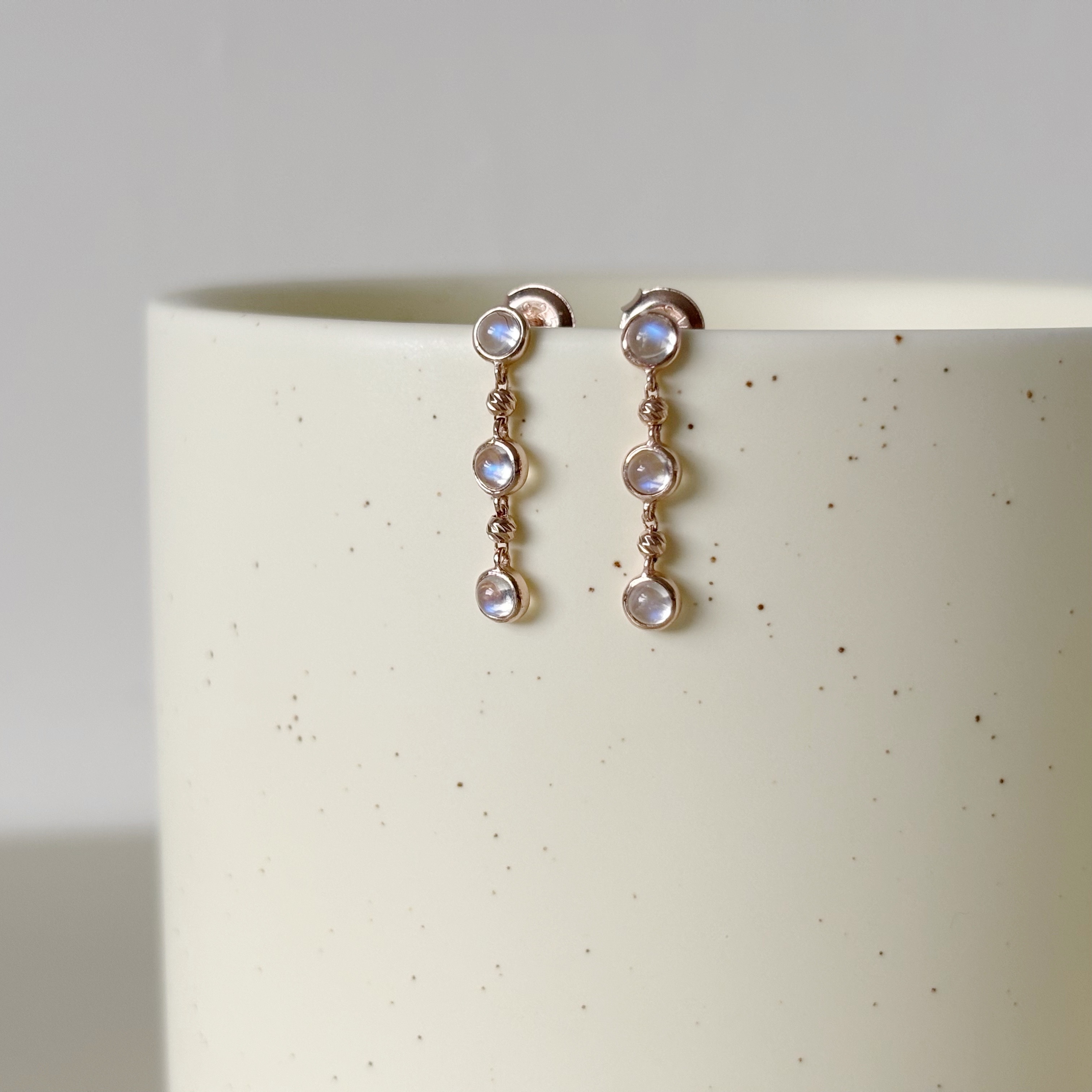 光面小圓月光石cutting ball耳環