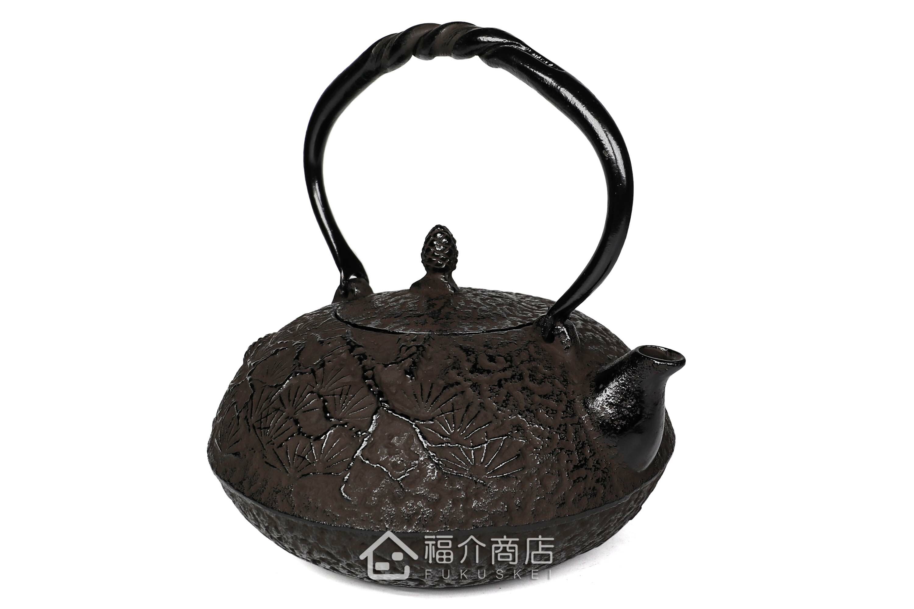 金秀堂所製作煮水泡茶用的日本鐵壺,壺身設計松紋