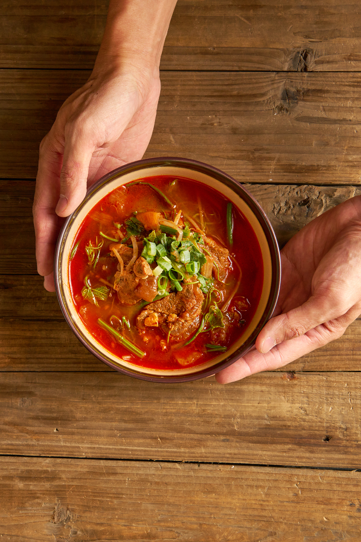 韓式辣牛肉湯｜新村站著吃 烤肉宅配