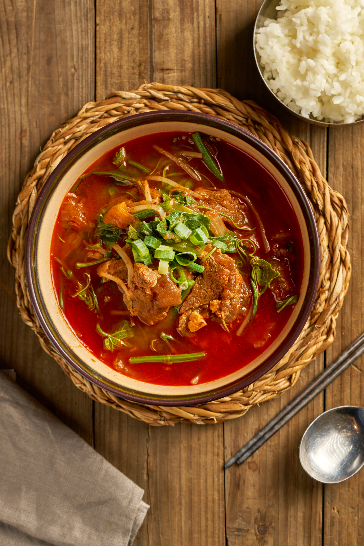 韓式辣牛肉湯｜新村站著吃 烤肉宅配