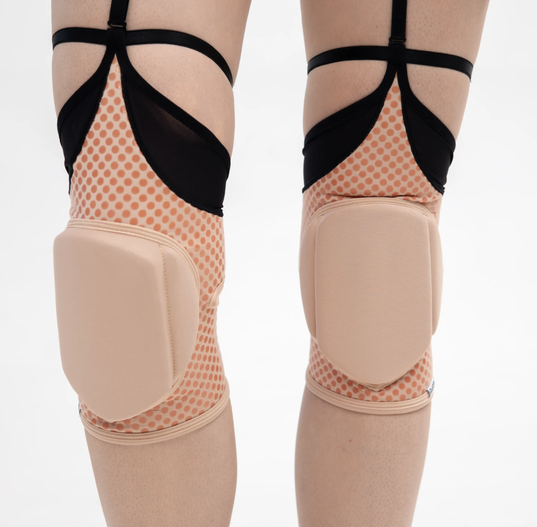 Grippy knee pads – Fire Touch – Nude Latte