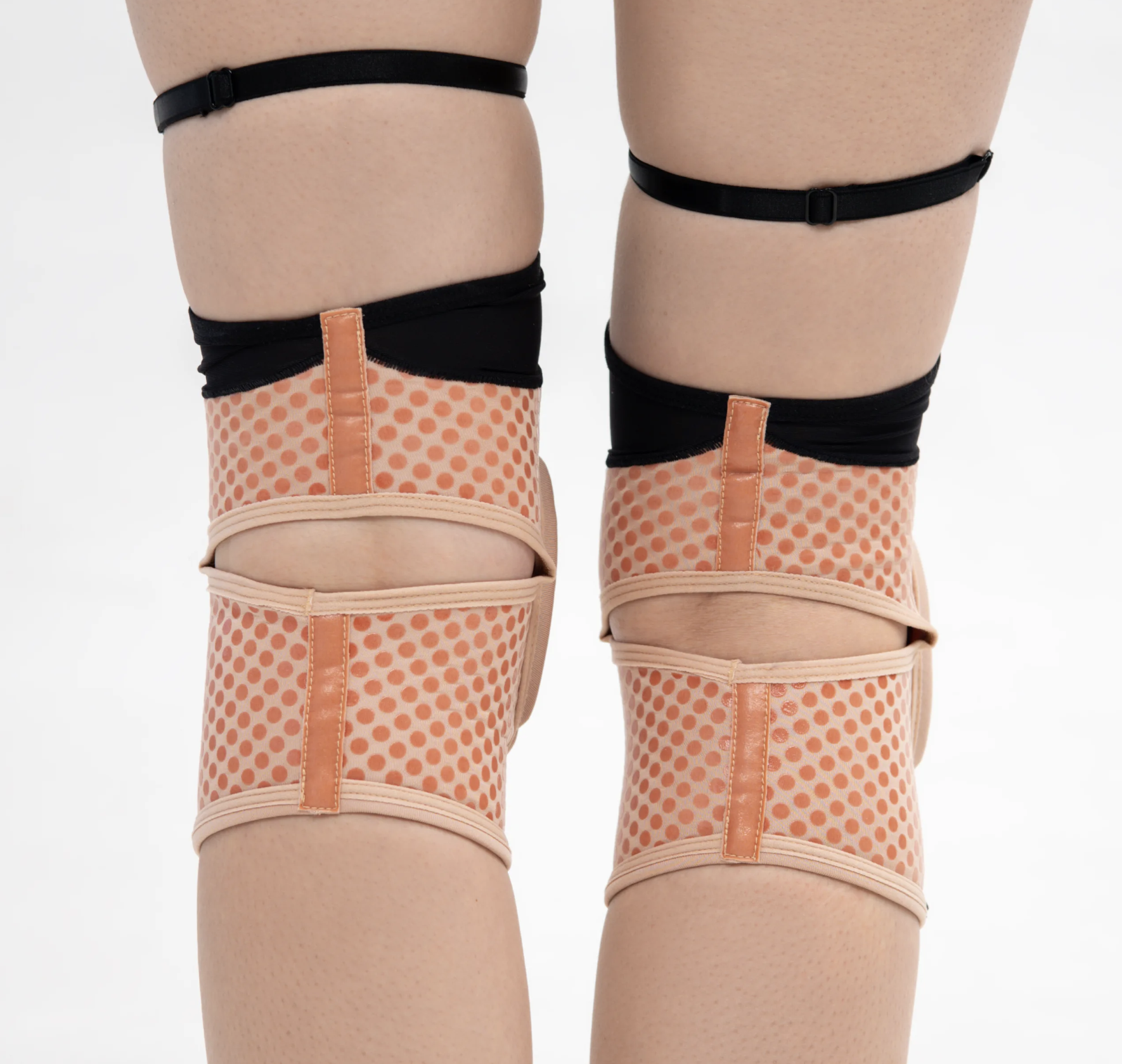 Grippy knee pads – Fire Touch – Nude Latte
