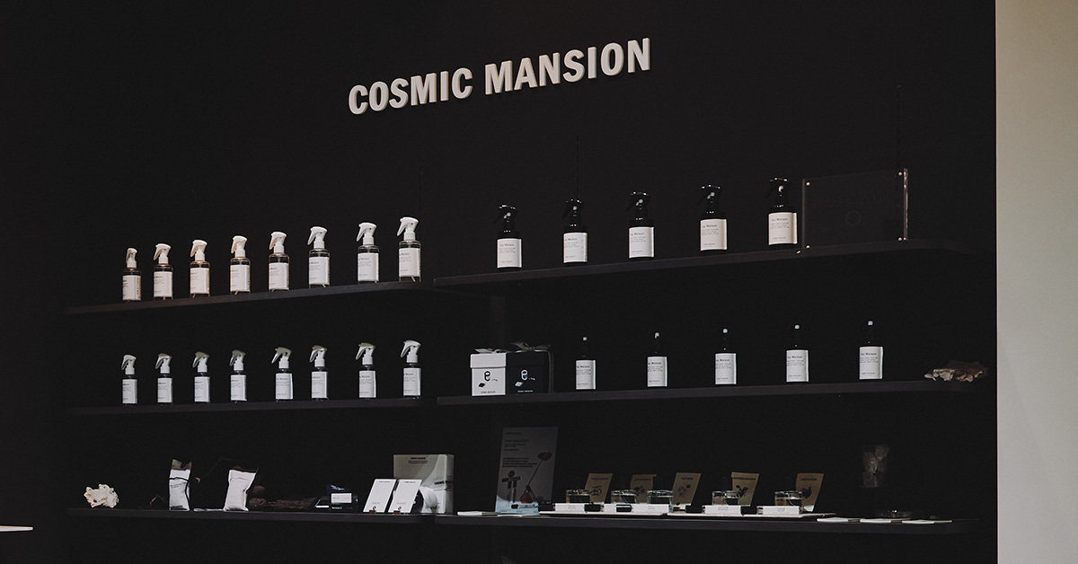 全台最美門市-台中勤美旗艦店，每個角落都是最美打卡點。  從飾品到韓國香氛、再到韓國設計師包包品牌，  讓你一次體驗質感氛圍。