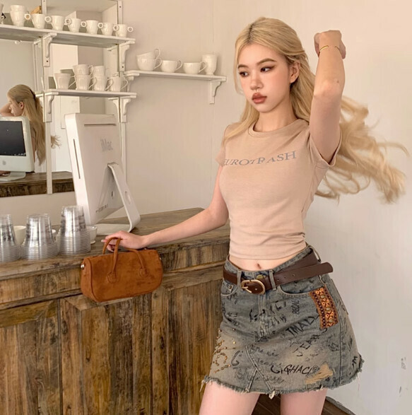 Summer retro shoulder short sleeve t (milk tea) [Size: S-XL] [Contact customer service to confirm the shipping size after placing an order]