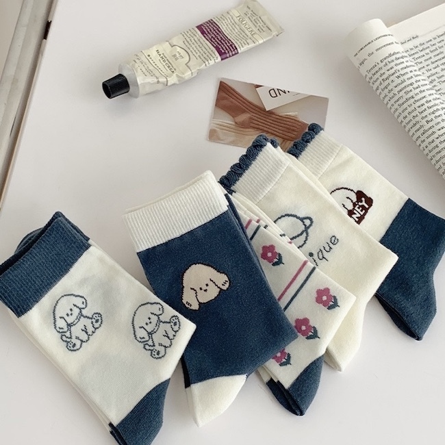 《43014》藍色系狗狗與小花中筒襪