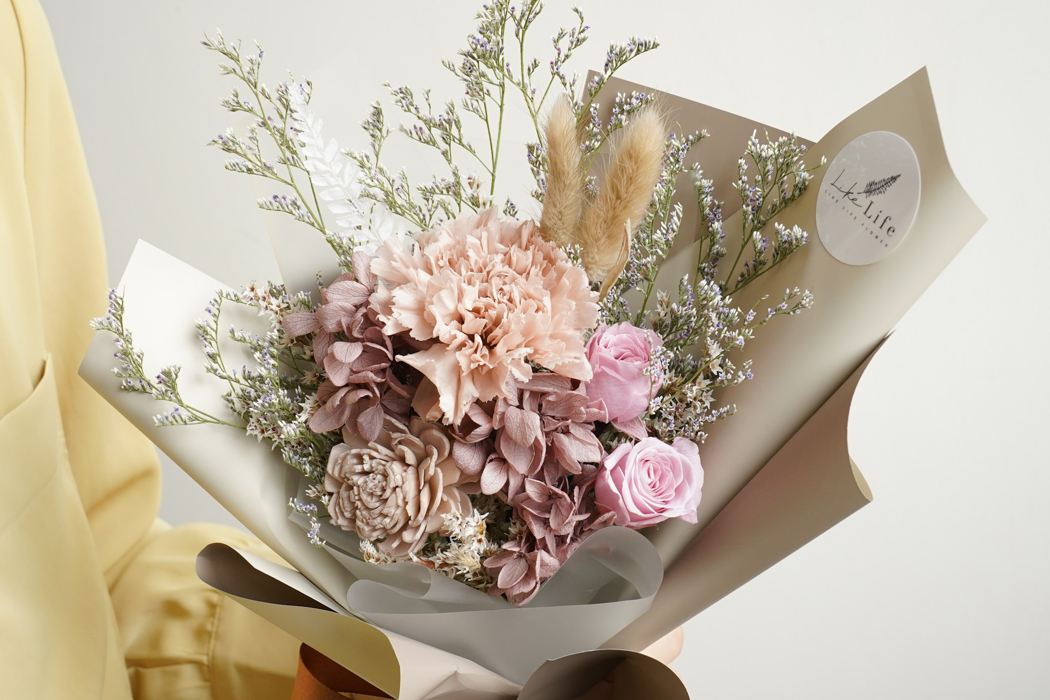 奶茶色康乃馨花束,特寫