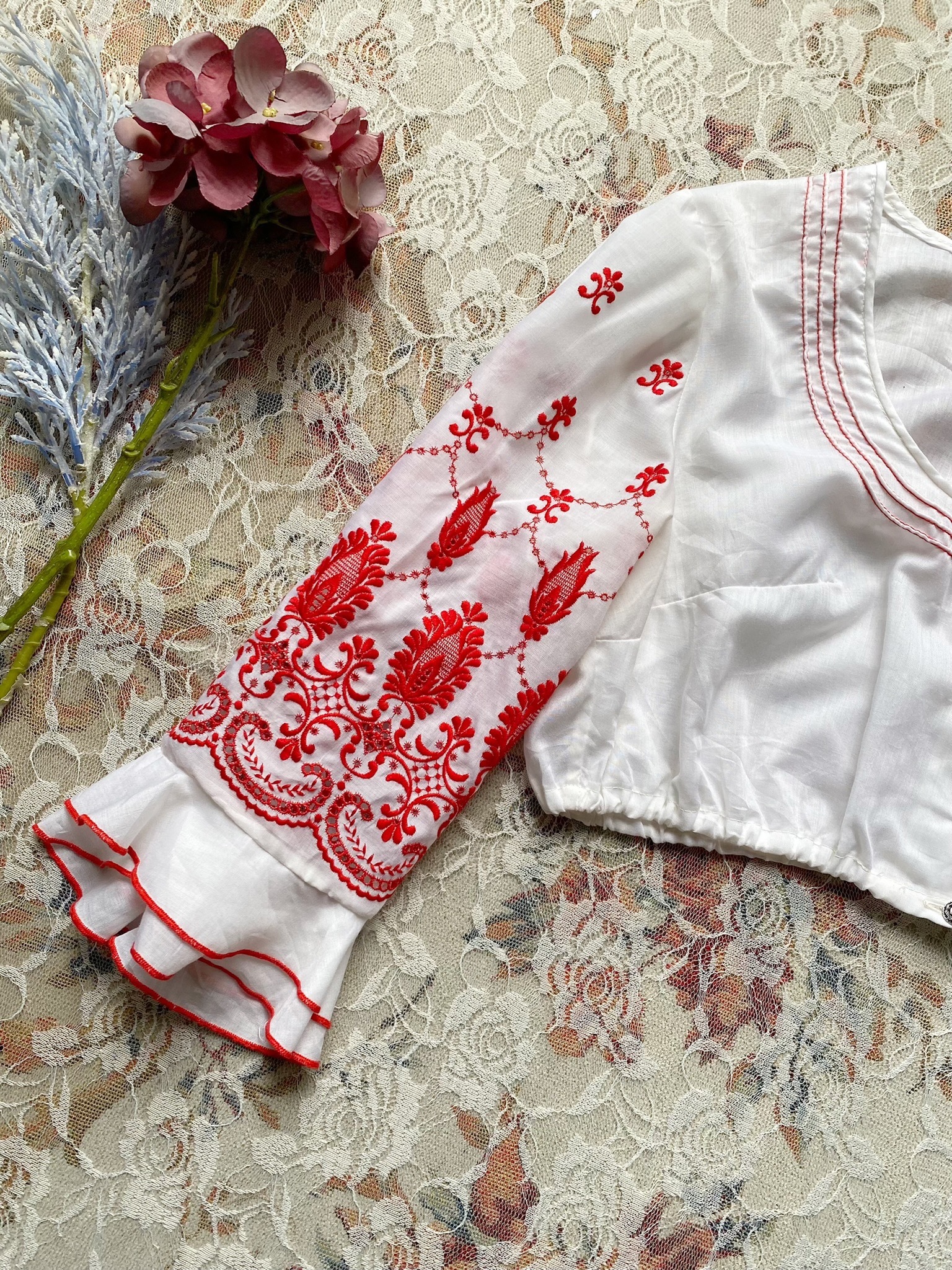 Vintage Shirt/古著紅色刺繡短款上衣