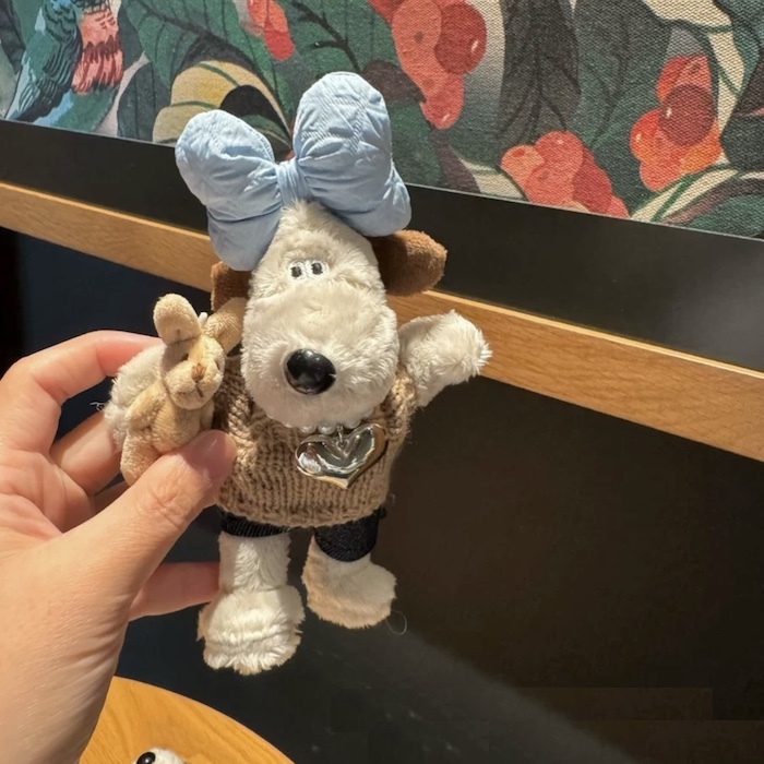 《50134》情侶款阿高❤咖啡毛衣手拿兔兔鑰匙圈