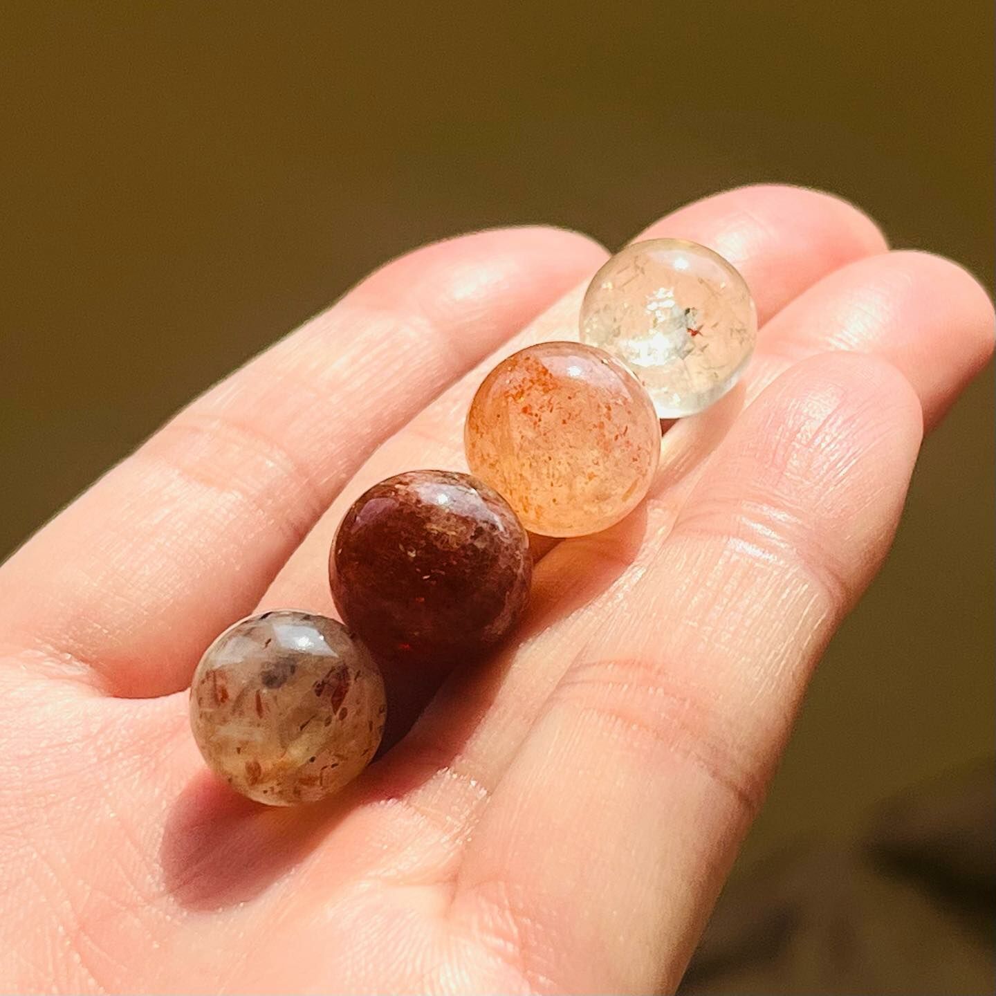 [原石]  阿魯沙太陽石 綠柱石 水晶小球