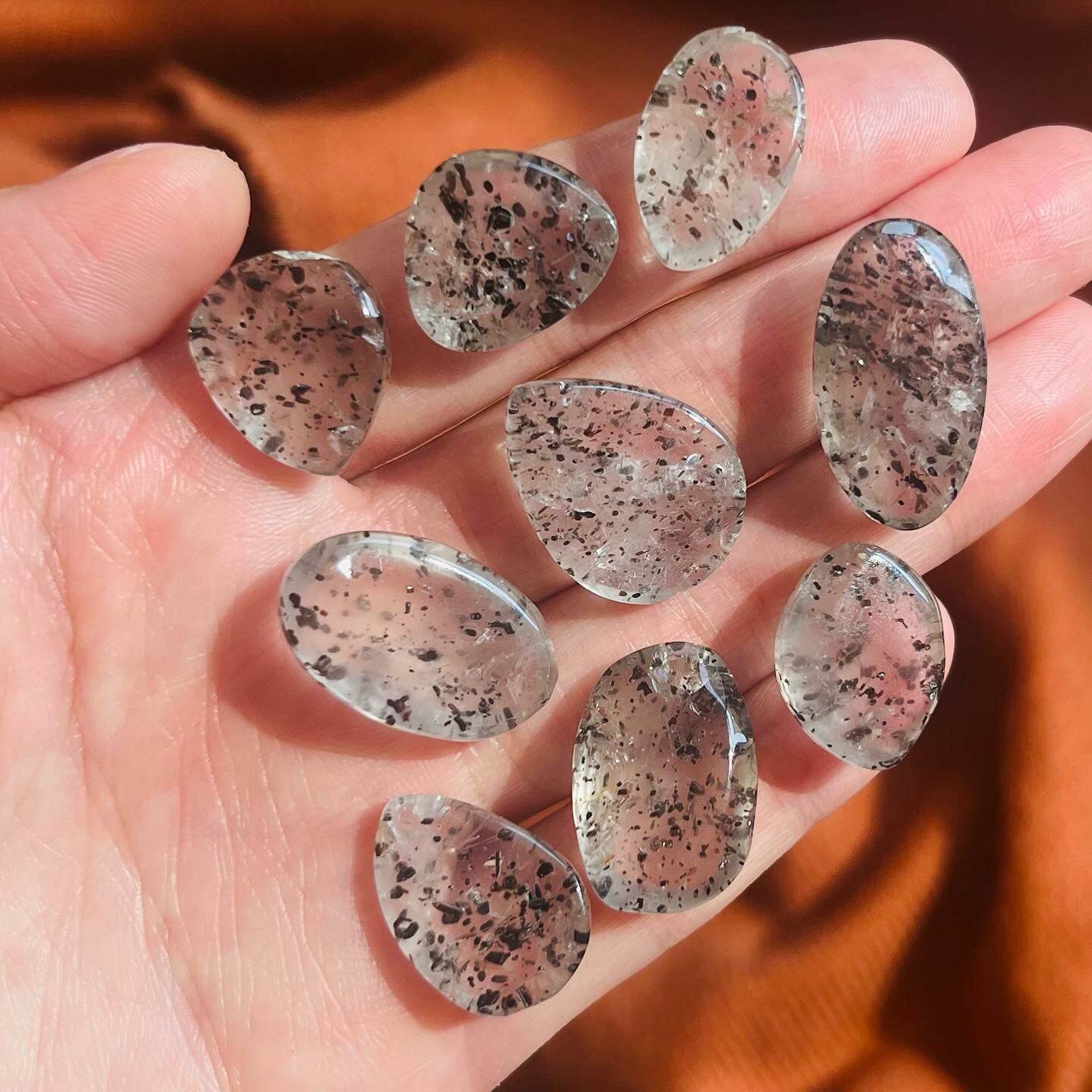 [原石]  火龍果石黑雲母 水晶墜面