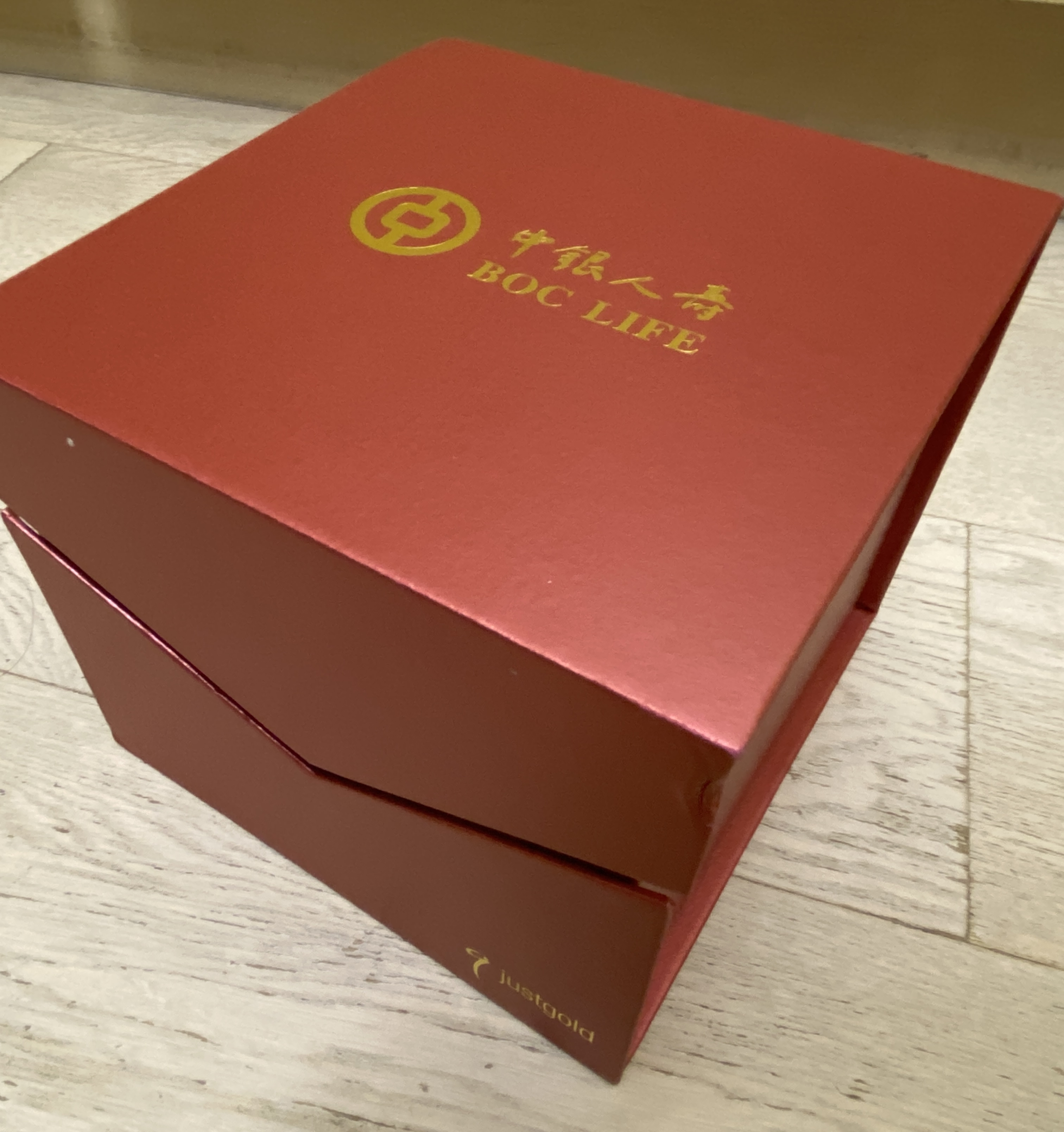 A golden rabbit figurine (China Life)