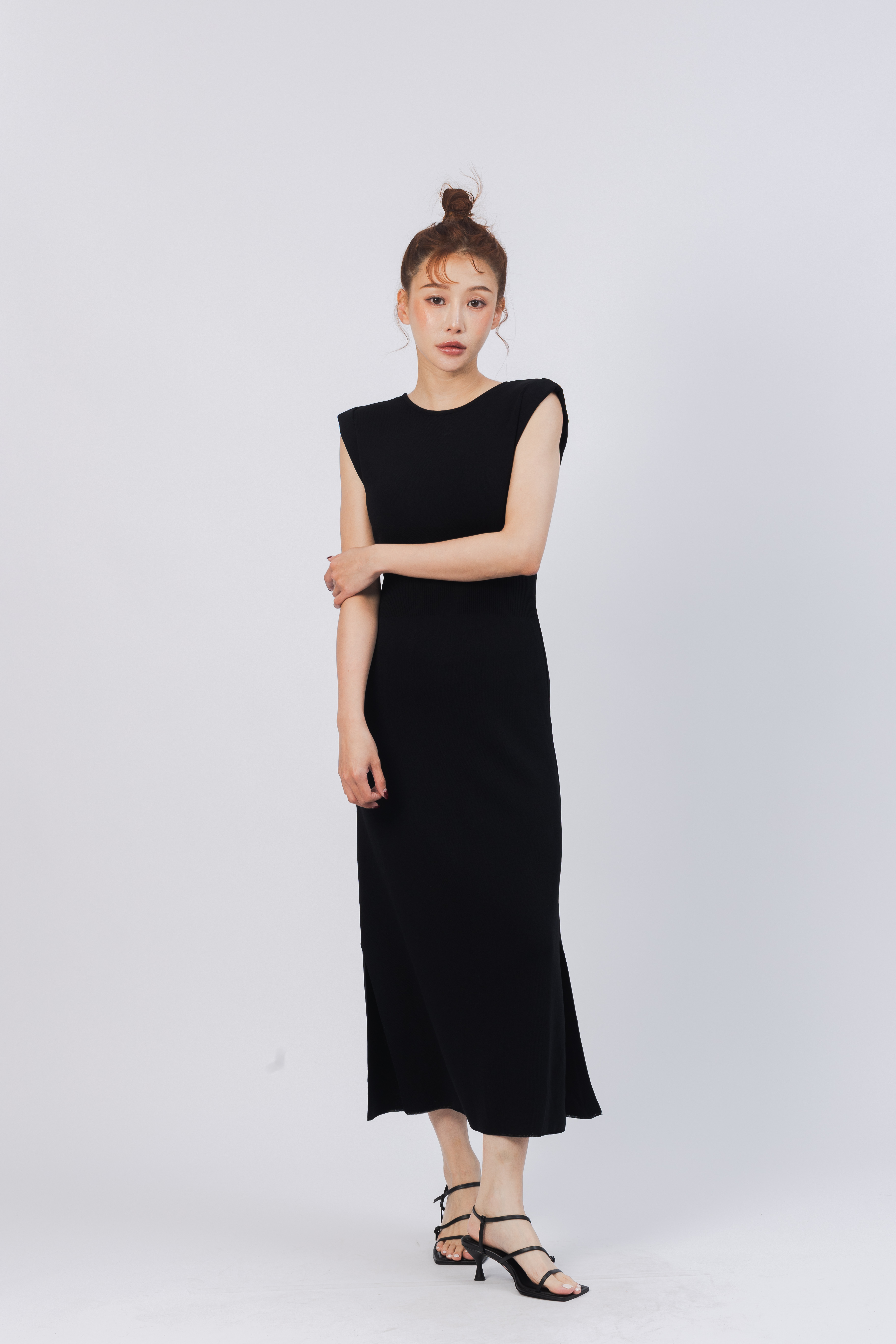 黑色針織細腰扭結長洋