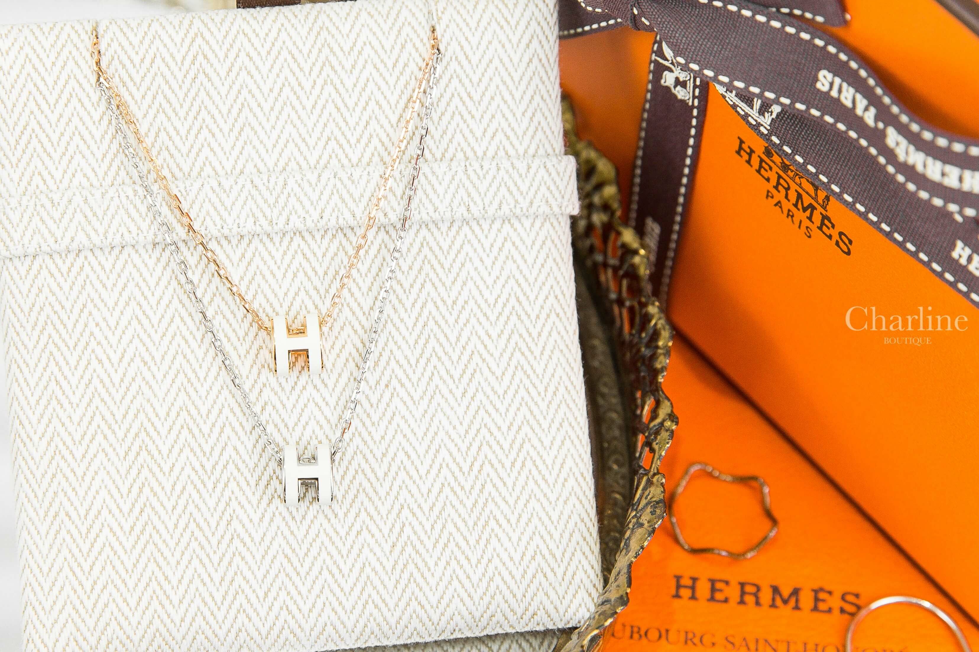 Hermès Mini Pop H Pendant 白色迷你珐瑯鍍銀色簍空橢圓項鍊,Hermès Mini Pop H Pendant 白色迷你珐瑯鍍玫瑰金簍空橢圓項鍊-Charline Boutique 精品代購