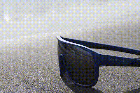 到海邊使用太陽眼鏡