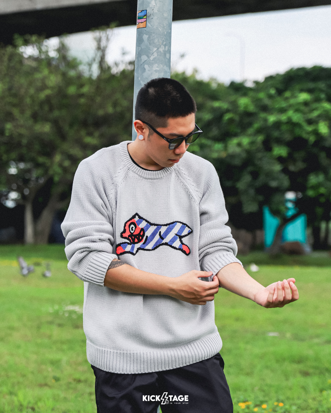 **特價商品售出不退換**BBC ICE CREAM DOUBLE YUM SWEATER 黑 灰 條紋飛狗 植絨 落肩 長袖 毛衣【IC441-1500】