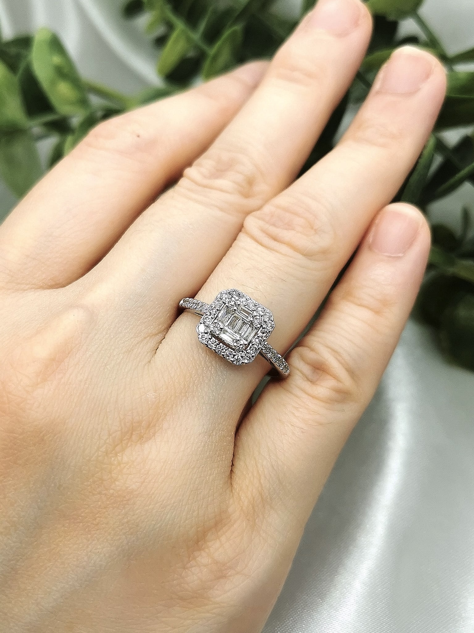 0.42 ct 18K 白金鑽石介指 (R495)- Size HK#15