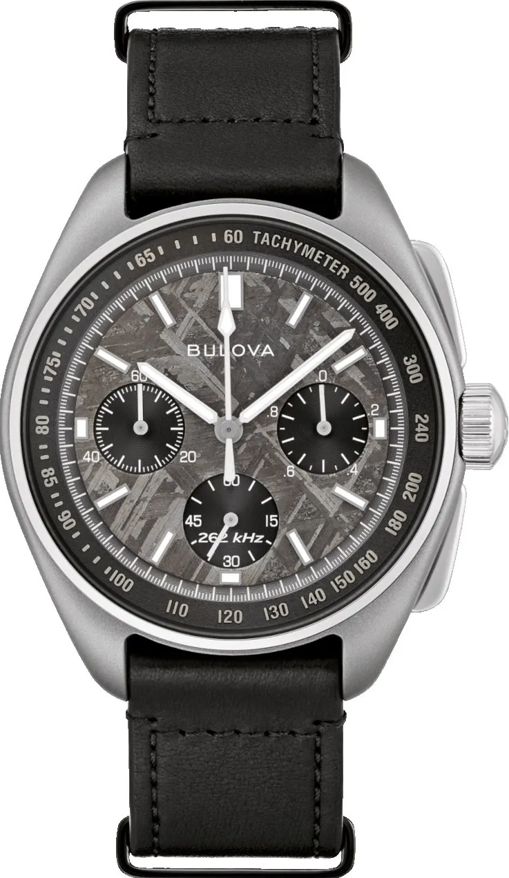 萬年鐘錶 - BULOVA 寶路華  登月錶  Luna Pilot  限量完美復刻鈦金屬錶框隕石面盤漫步月球皮革款男錶 96A312 錶徑 43.5MM