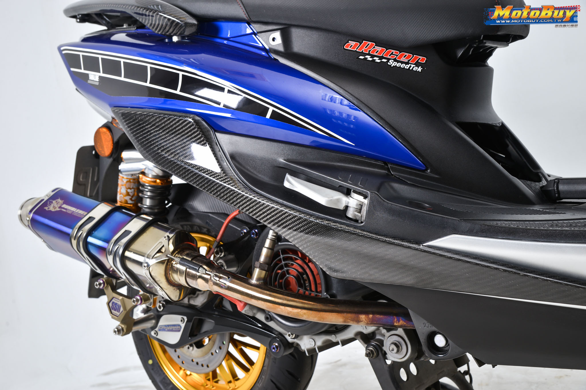 MOS 四代勁戰 卡夢部品