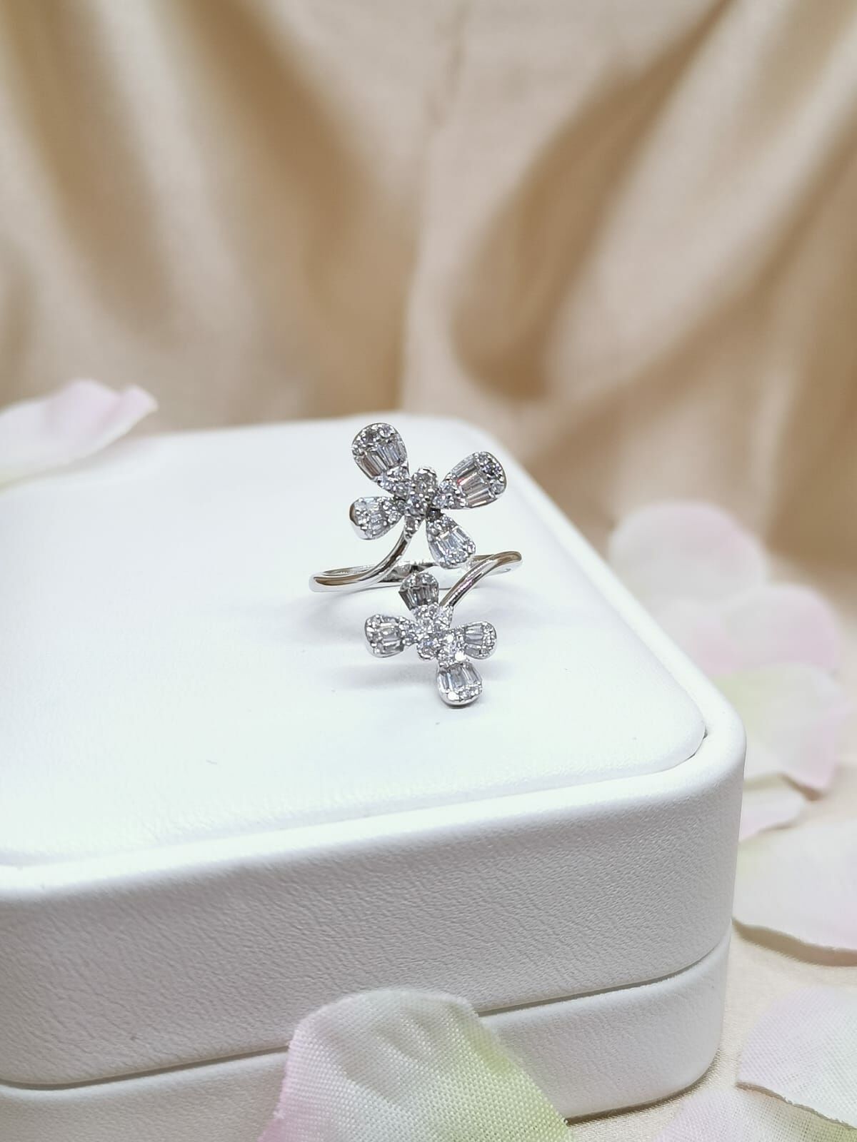 0.67ct 18K 白金鑽石介指 (R3622) - Size HK#16