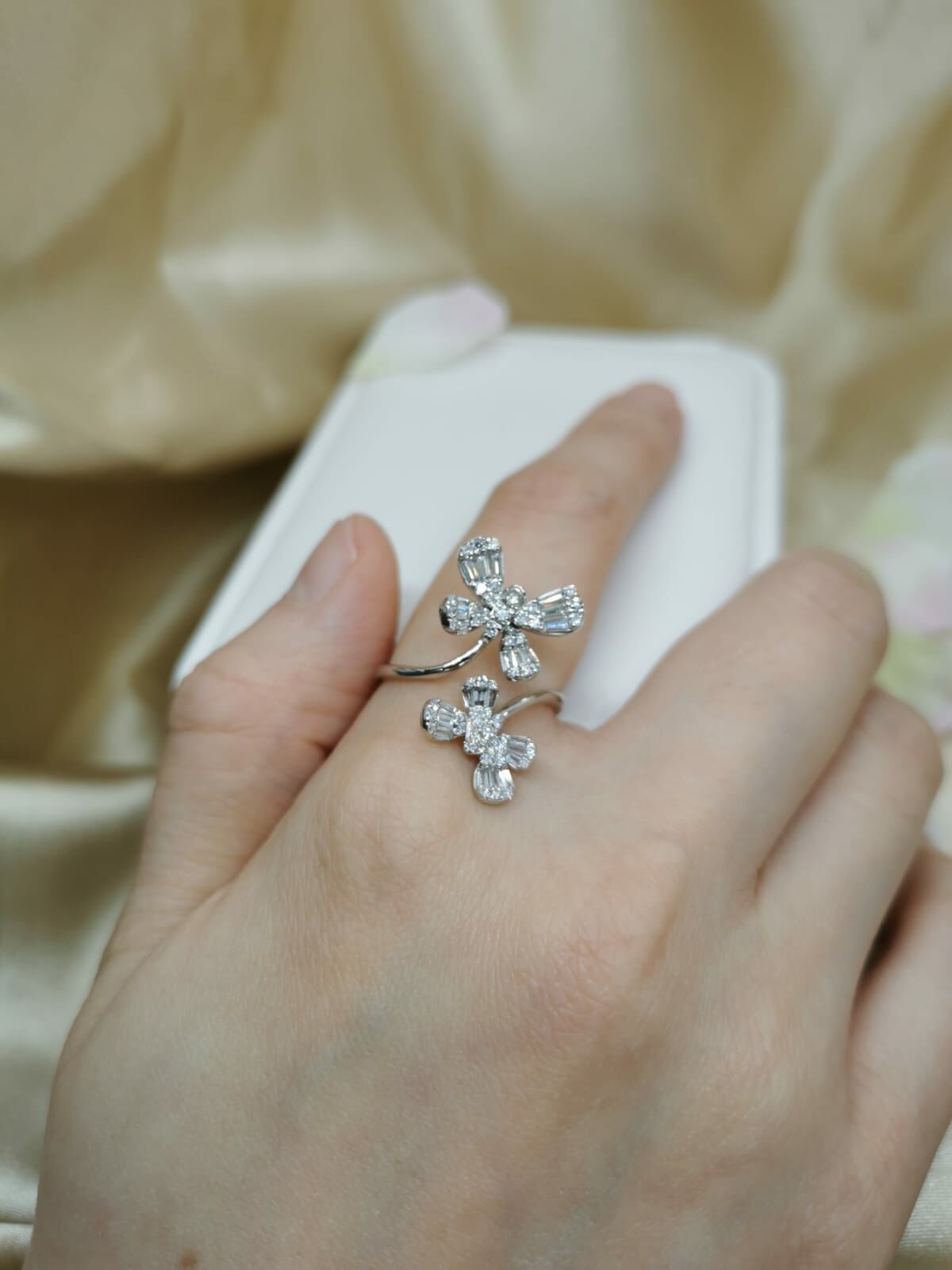 0.67ct 18K 白金鑽石介指 (R3622) - Size HK#16