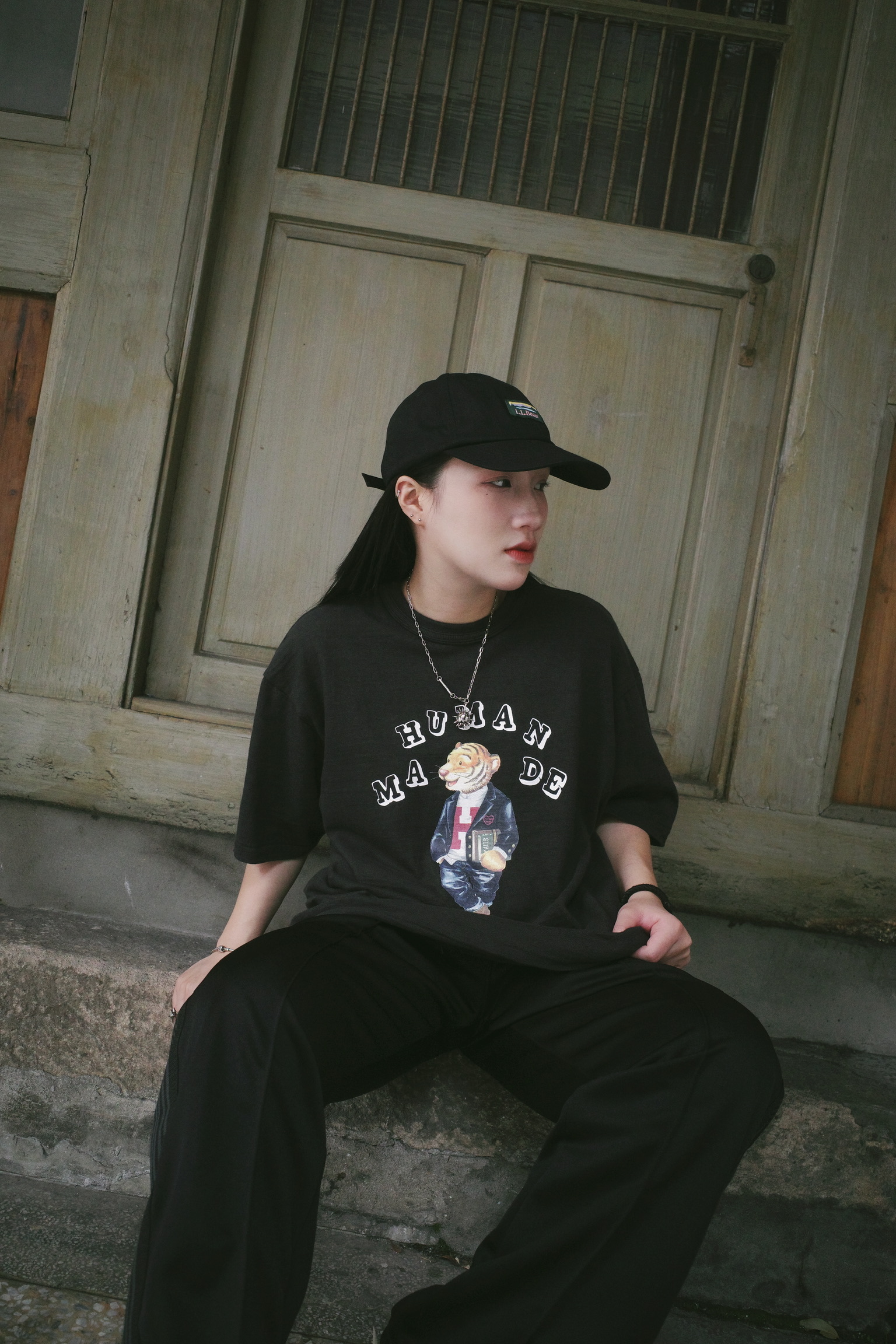 <快速出貨>HUMAN MADE 寫實畫風 老虎拿書 短踢 黑/白