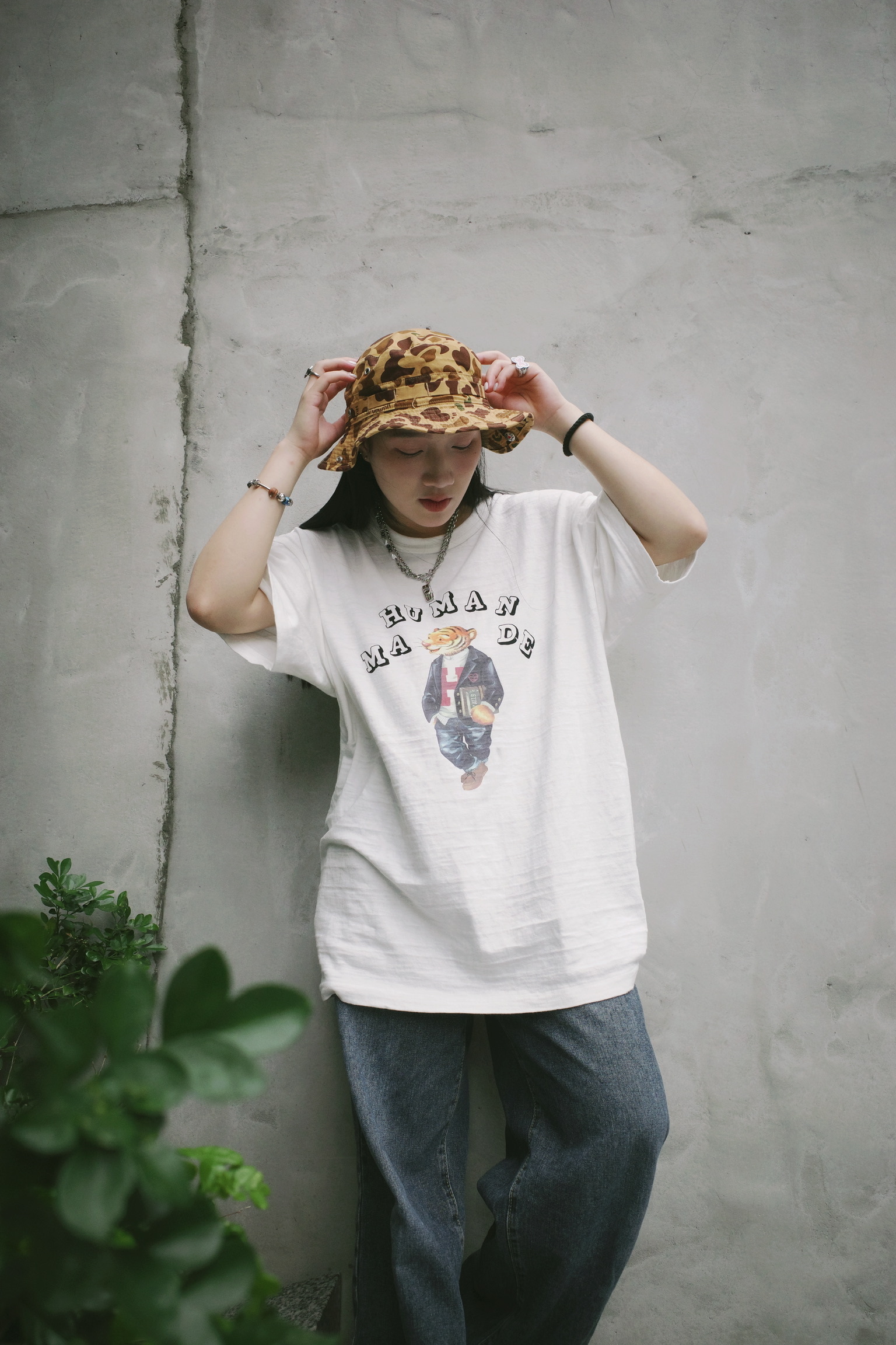 <快速出貨>HUMAN MADE 寫實畫風 老虎拿書 短踢 黑/白