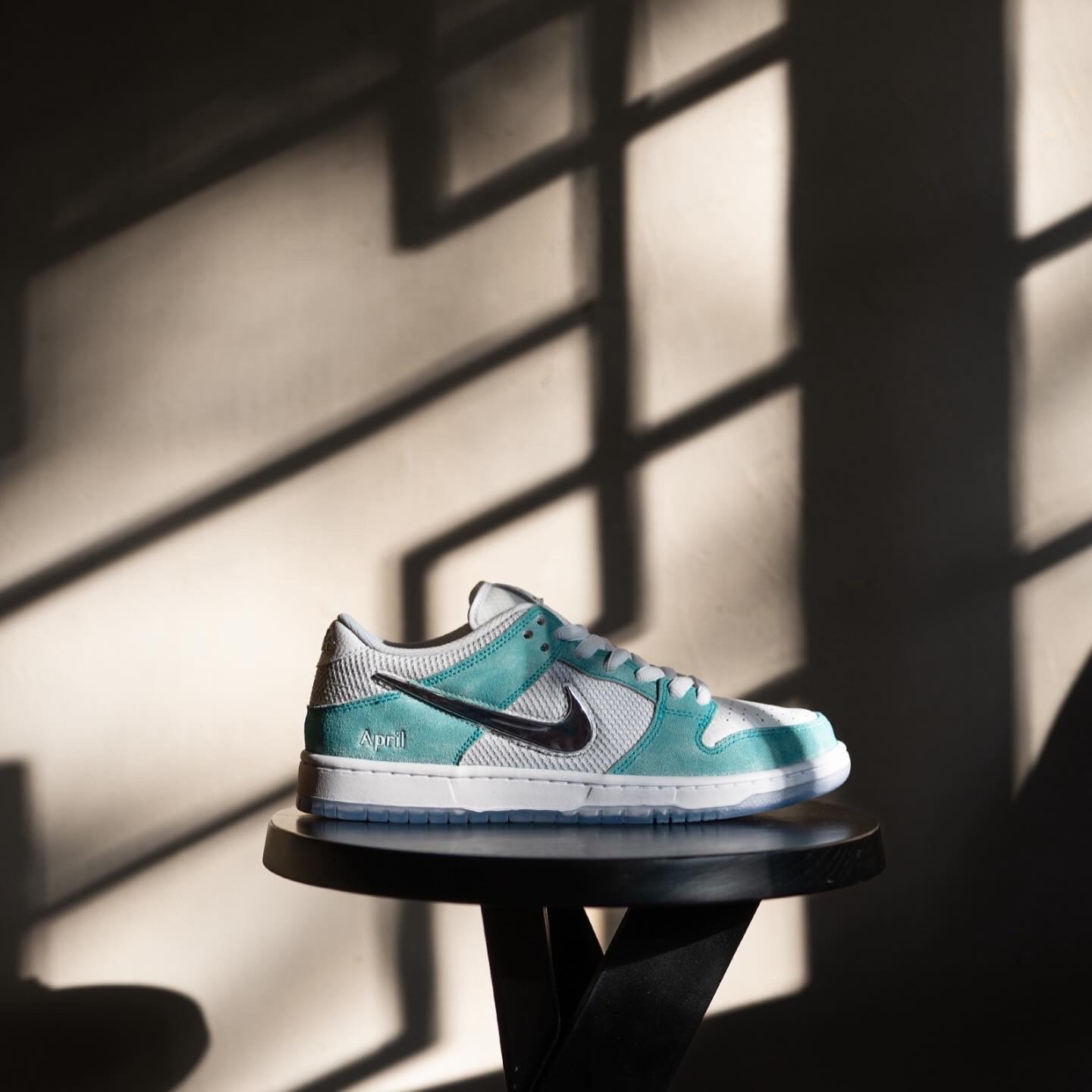 April Skateboards x Nike SB Dunk Low “White and Multi-Color”（白綠 )