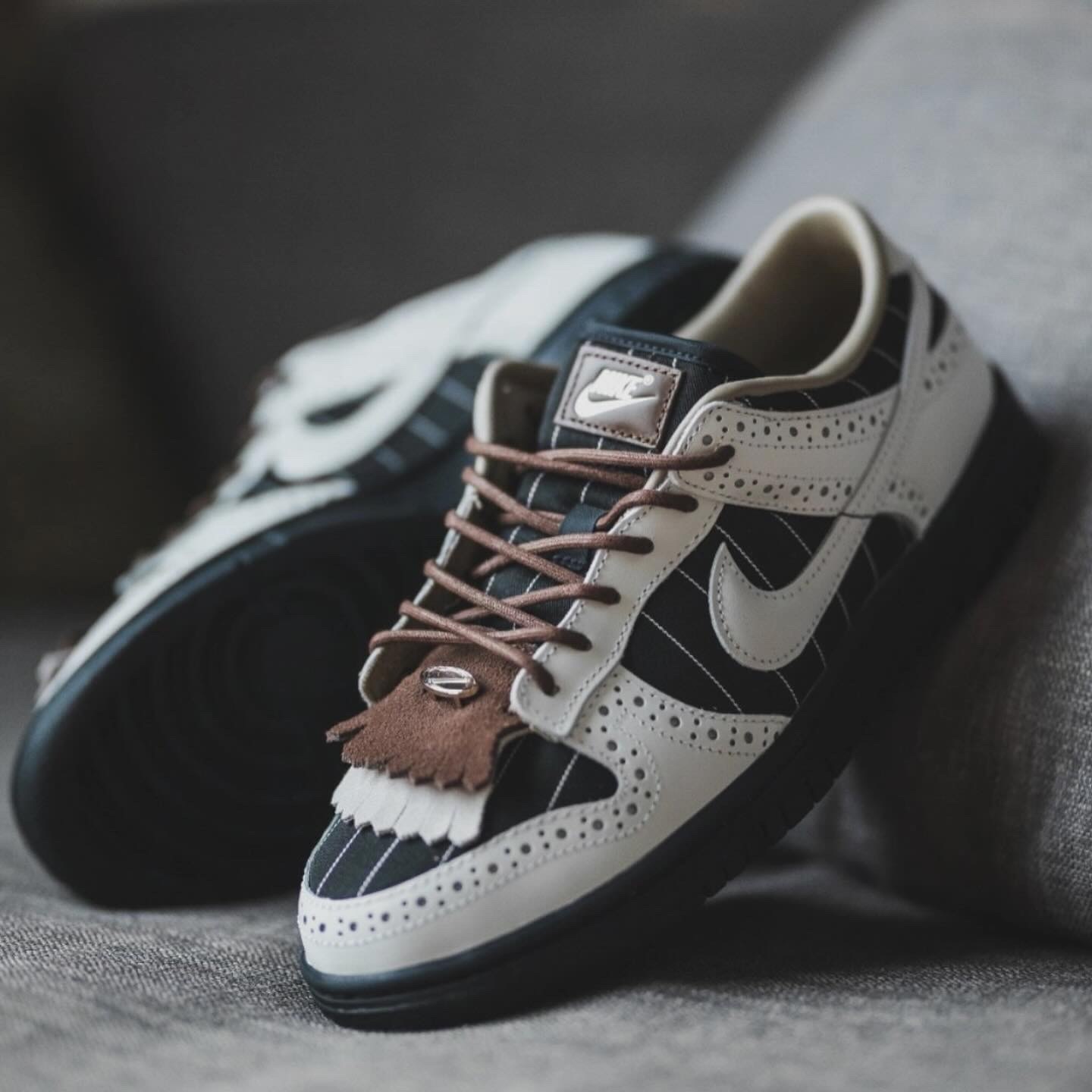 NIKE Dunk Low LX “Summit White and Cacao Wow” (黑 咖啡 白 雕花 細條紋 皮革)