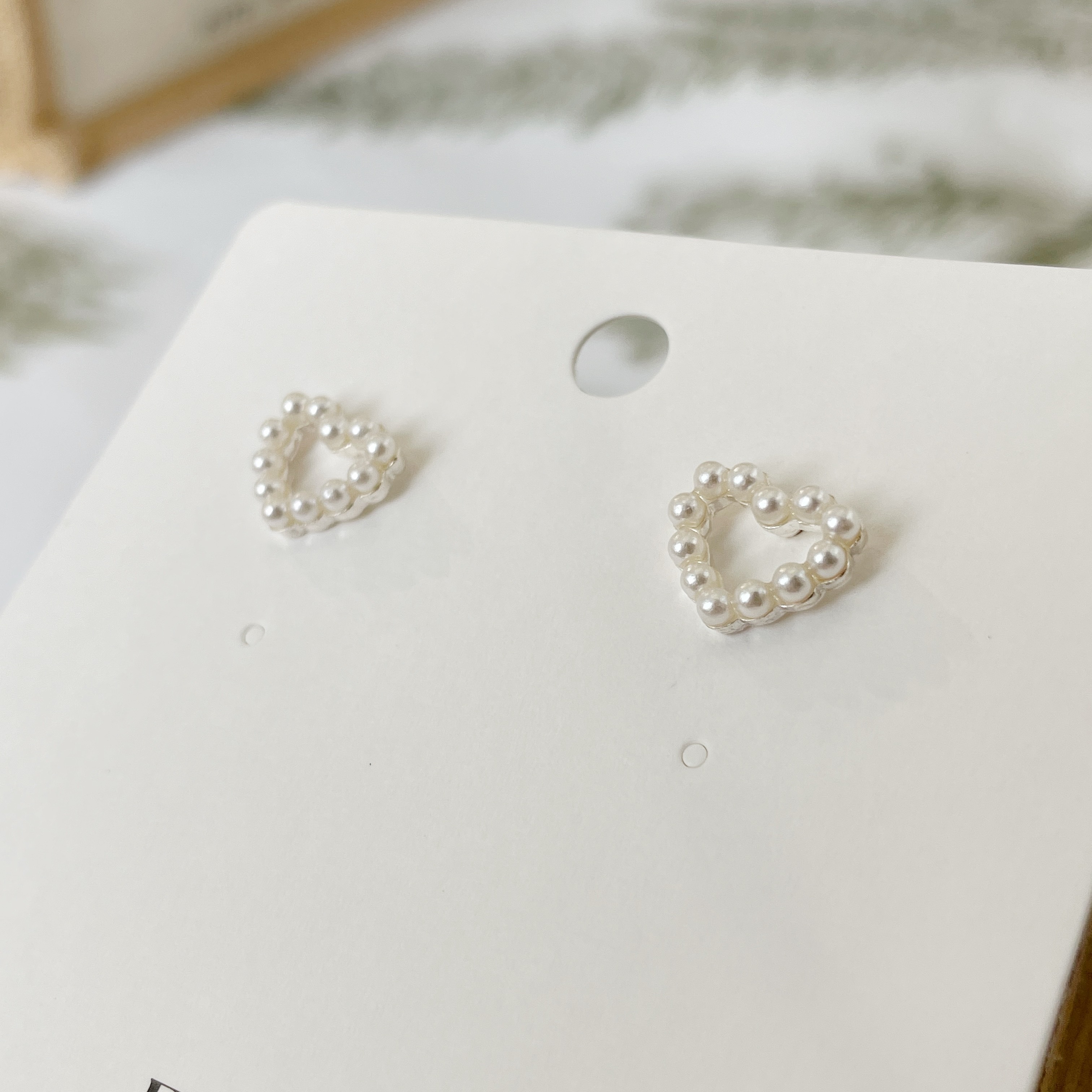 AC103 Pearls Heart Earrings