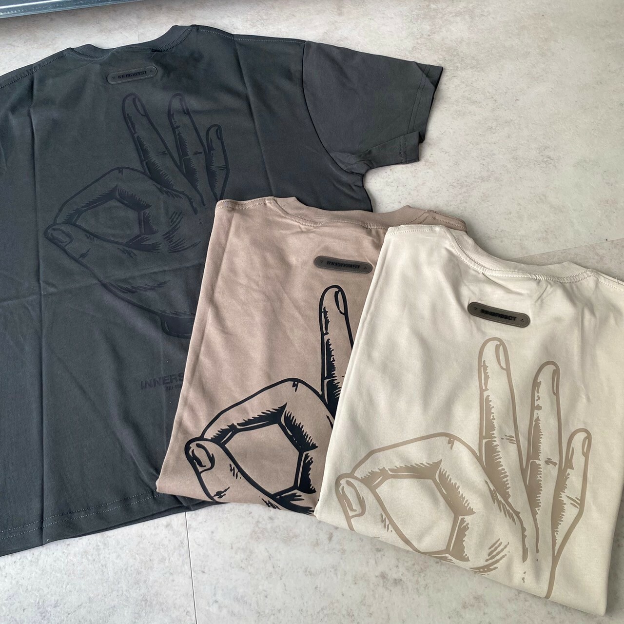 INNERSECT 三生萬物 胸口數字3號 手勢三短Tee INN23SSTTE17