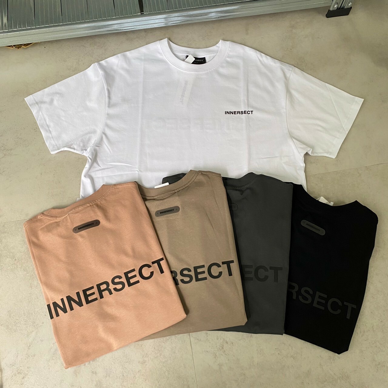 INNERSECT 三生萬物胸口英文短Tee INN23ALTTE01