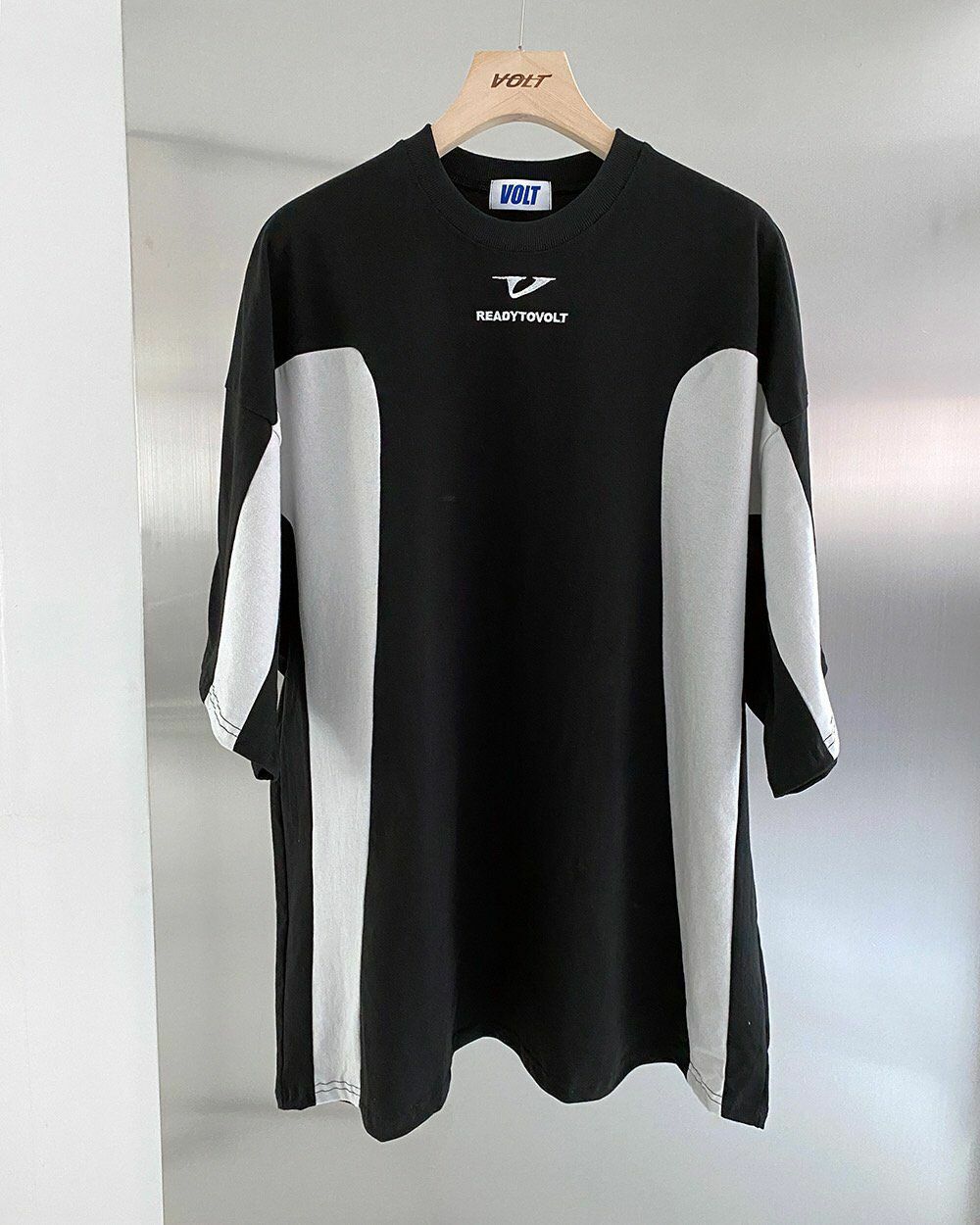 拼色英文字短袖Tee VOLT-046T