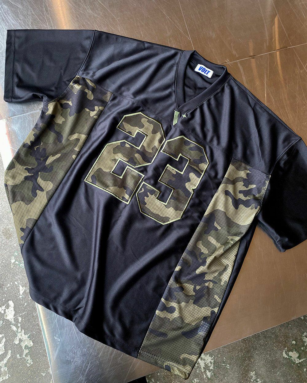 V領迷彩數字短袖Tee VOLT-048T