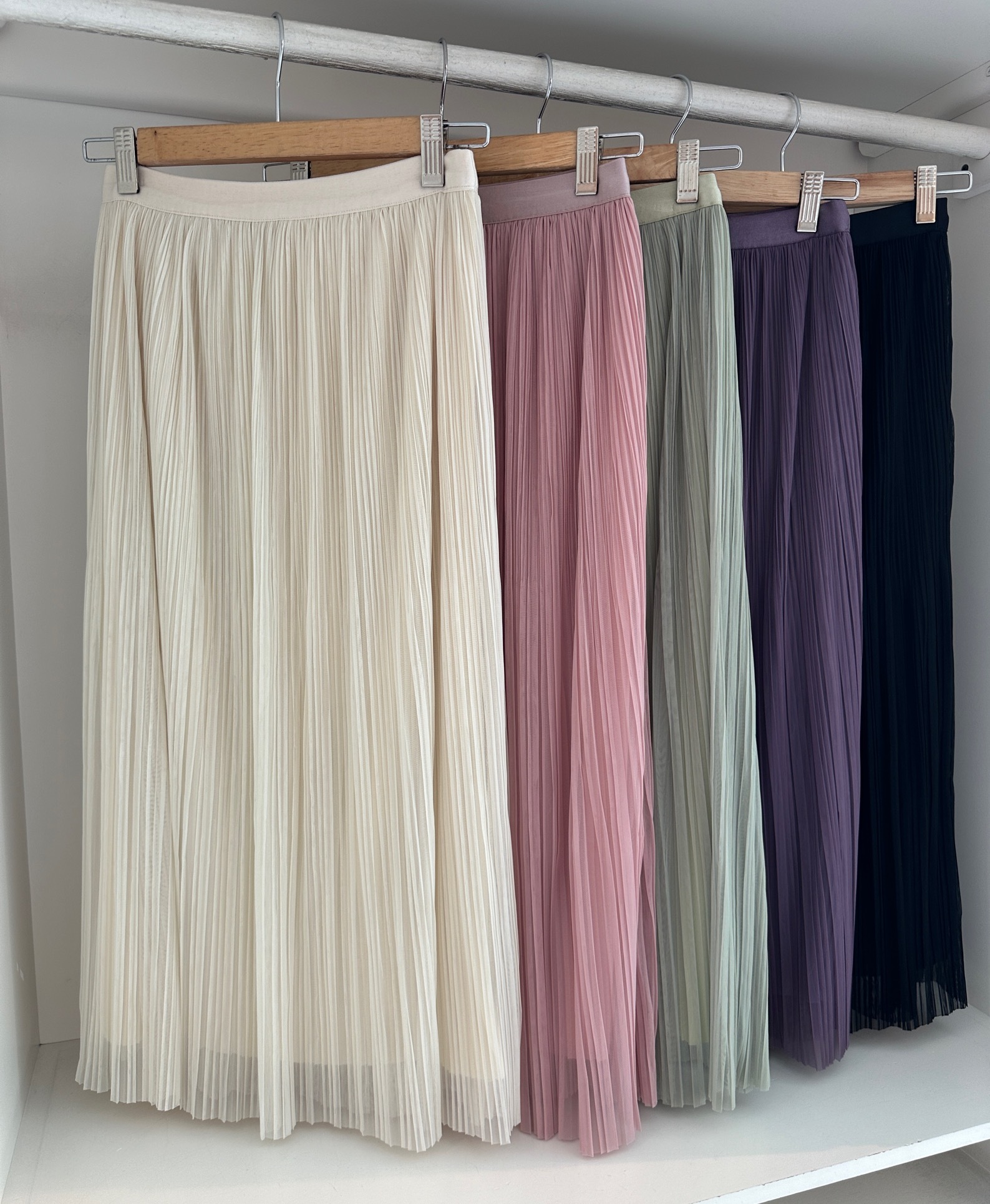 PLEATED MIDI SKIRT