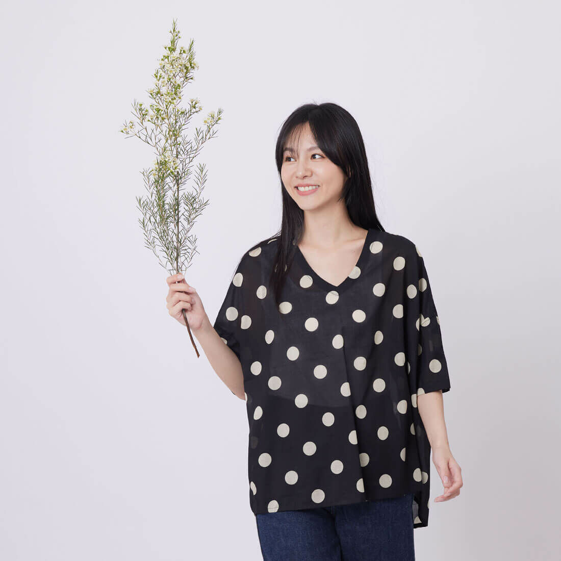 Lyra大黑圓V領落肩襯衫上衣