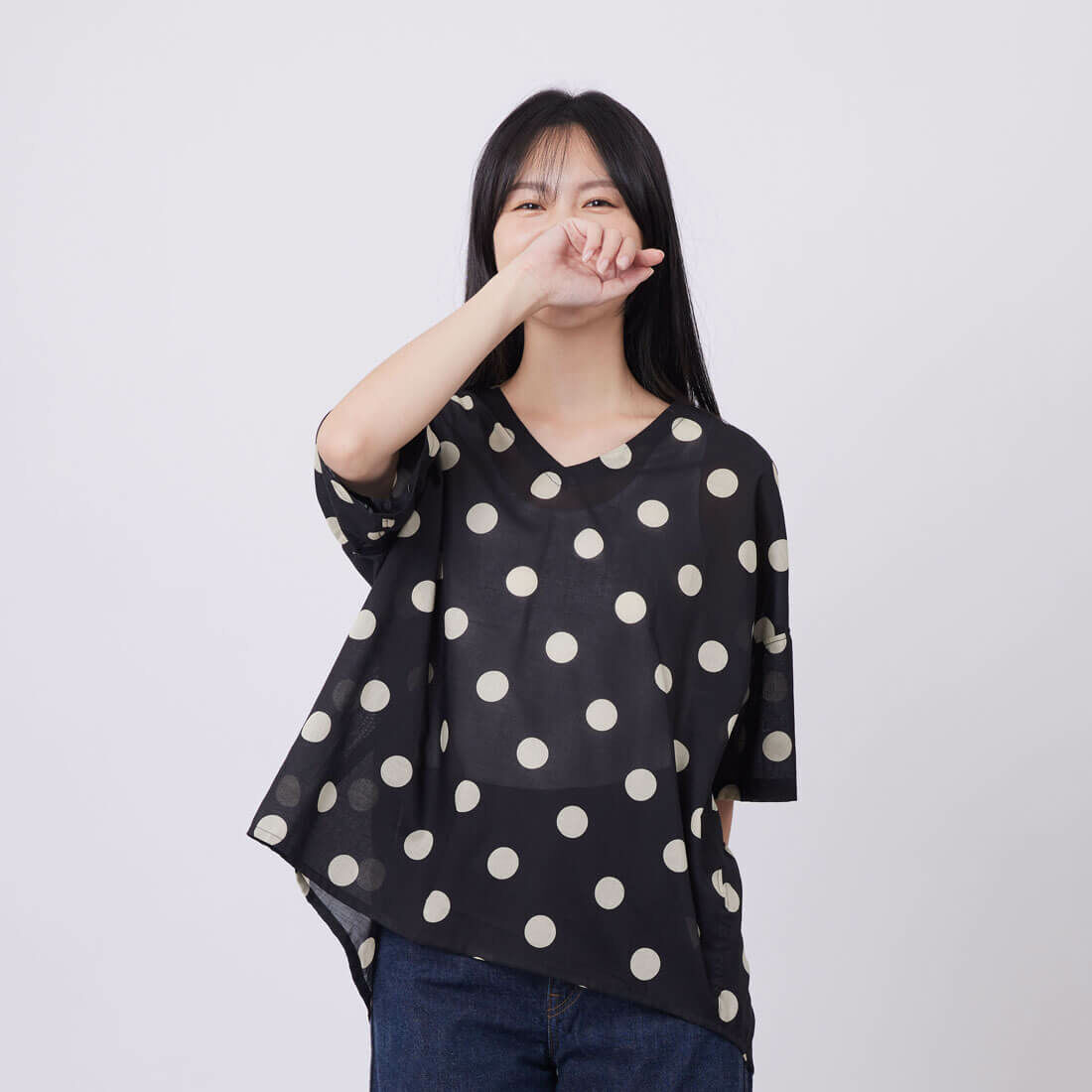 Lyra大黑圓V領落肩襯衫上衣