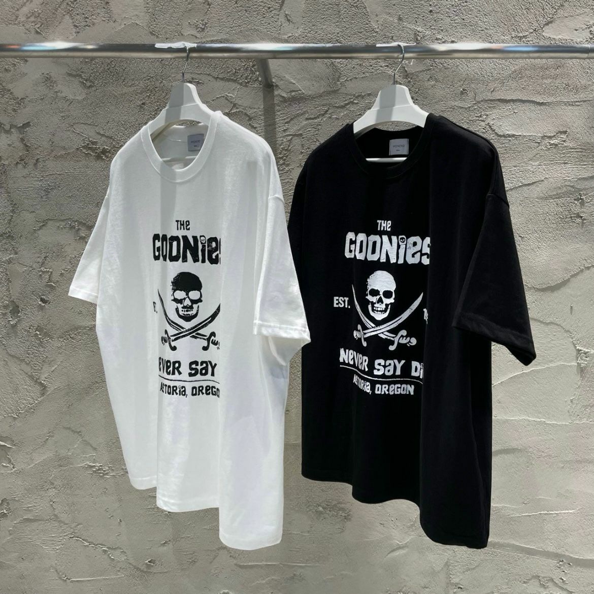 骷髏頭英文字短袖Tee WEEKEND-033T