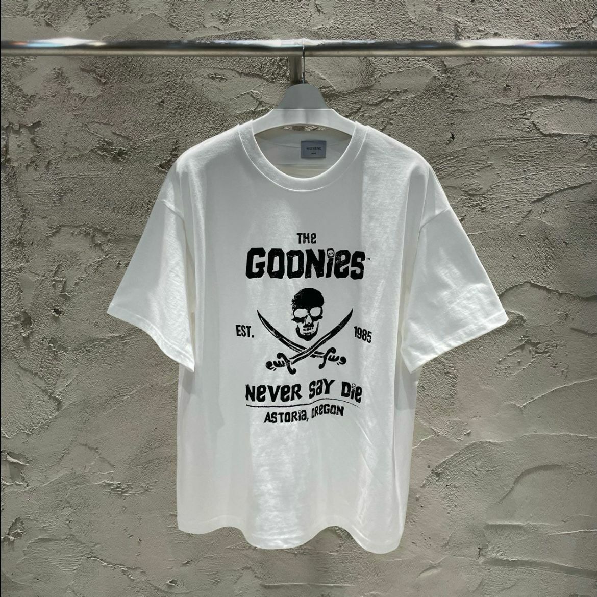 骷髏頭英文字短袖Tee WEEKEND-033T