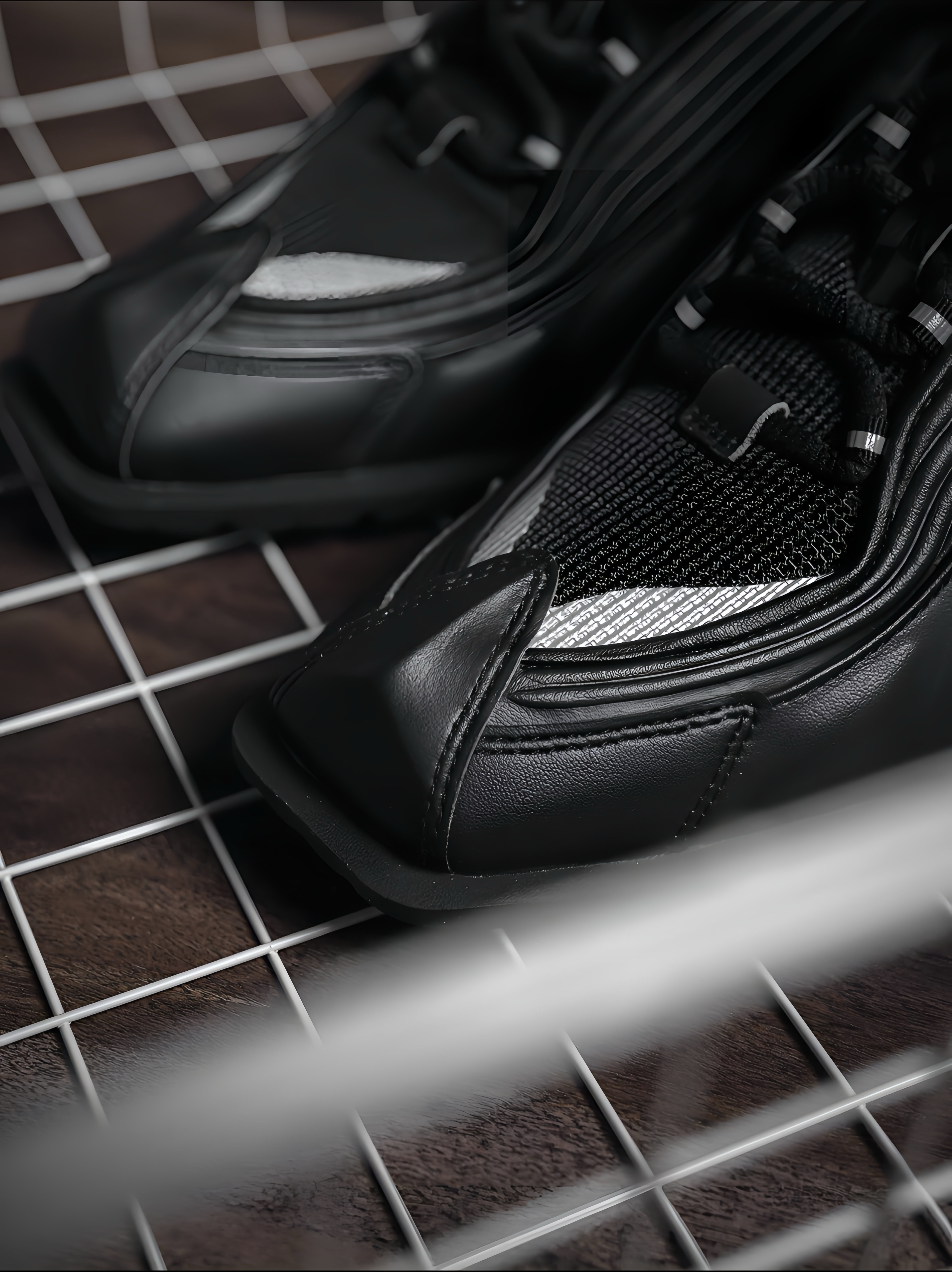 <宋智雅同款>Martine rose x Nike Shox R4 (黑紅)