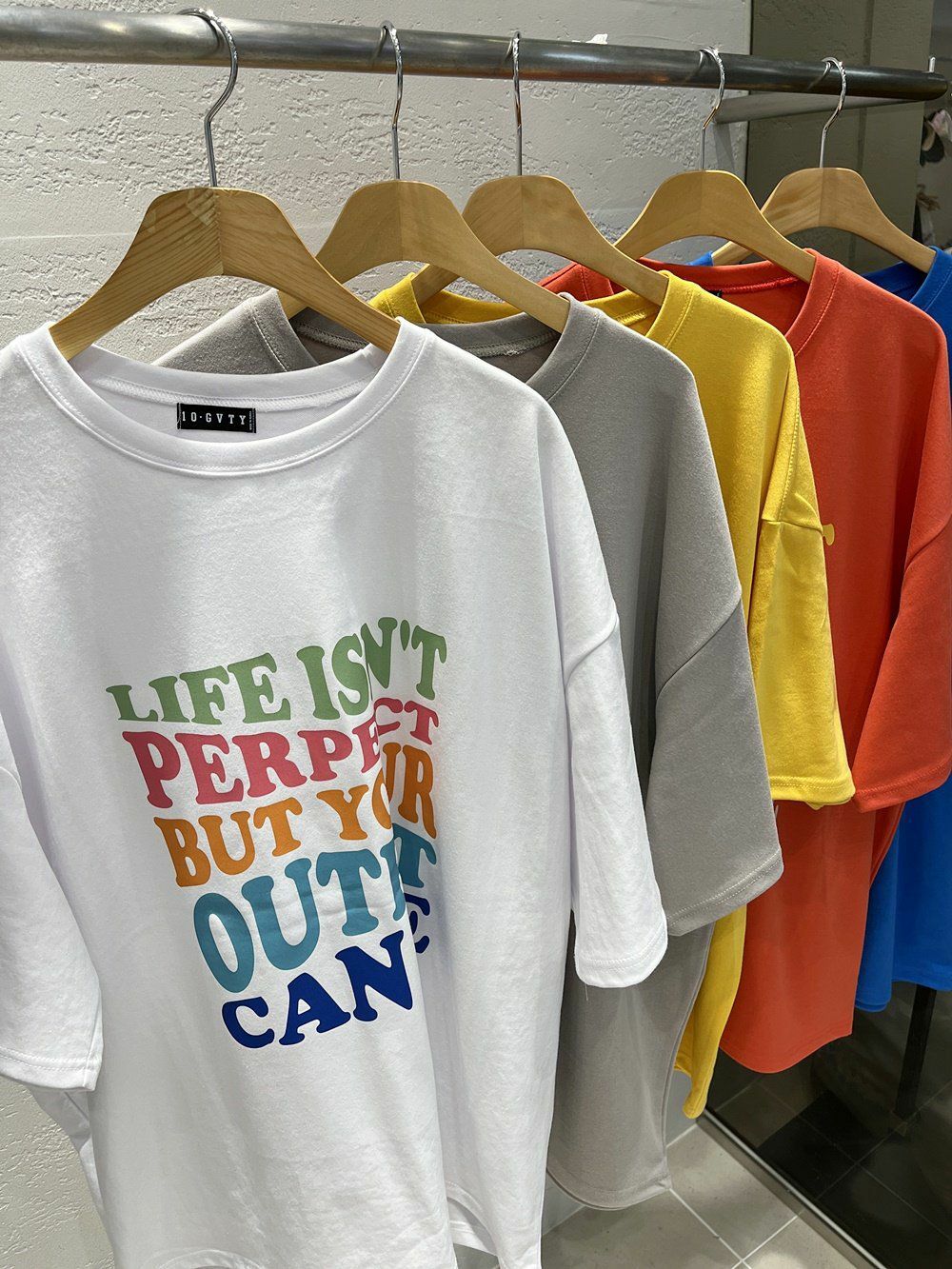 OverSize英文字短袖Tee 10.GVTY-0119T