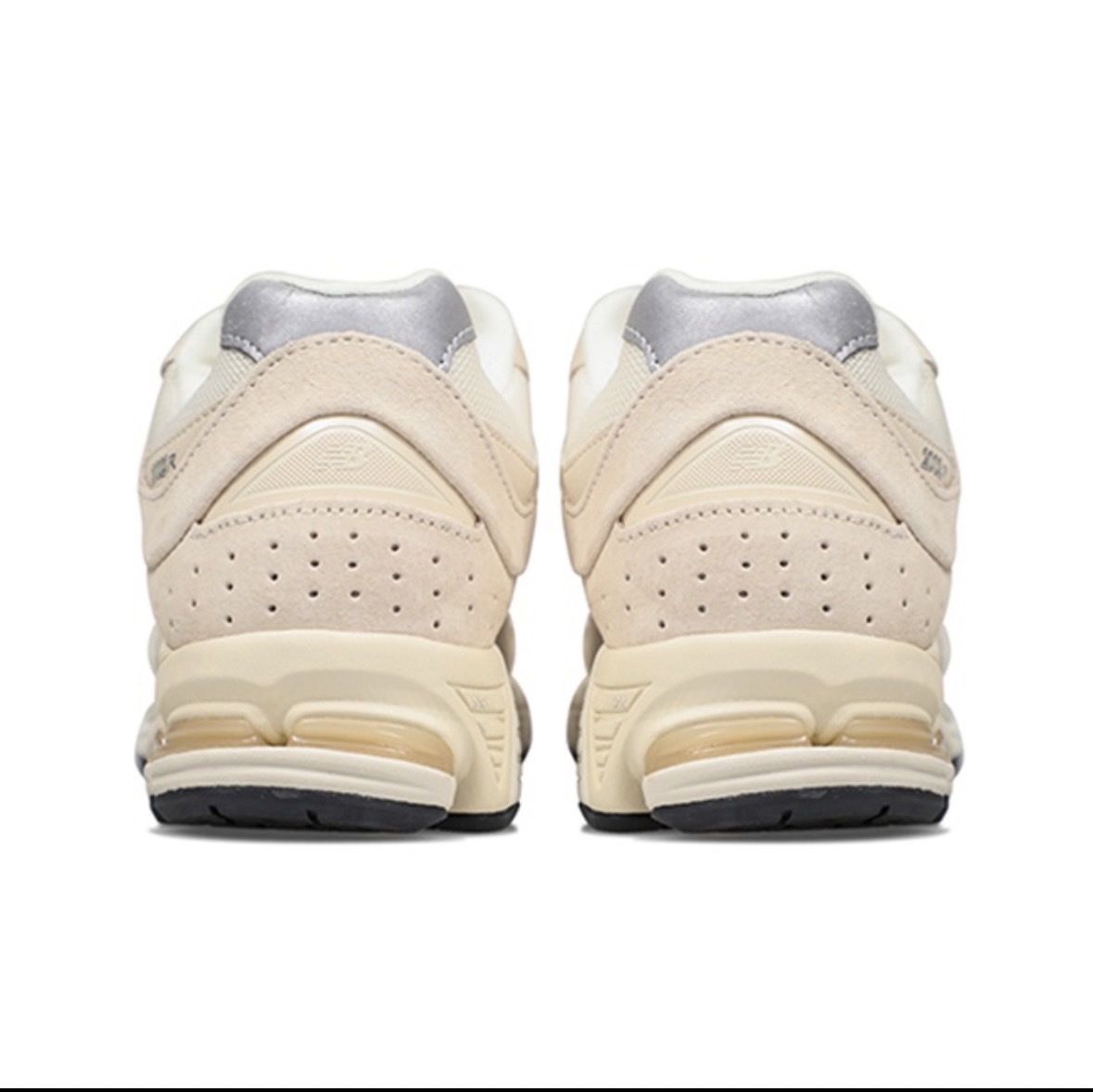 New Balance 2002R 復古奶油白 M2002RCC