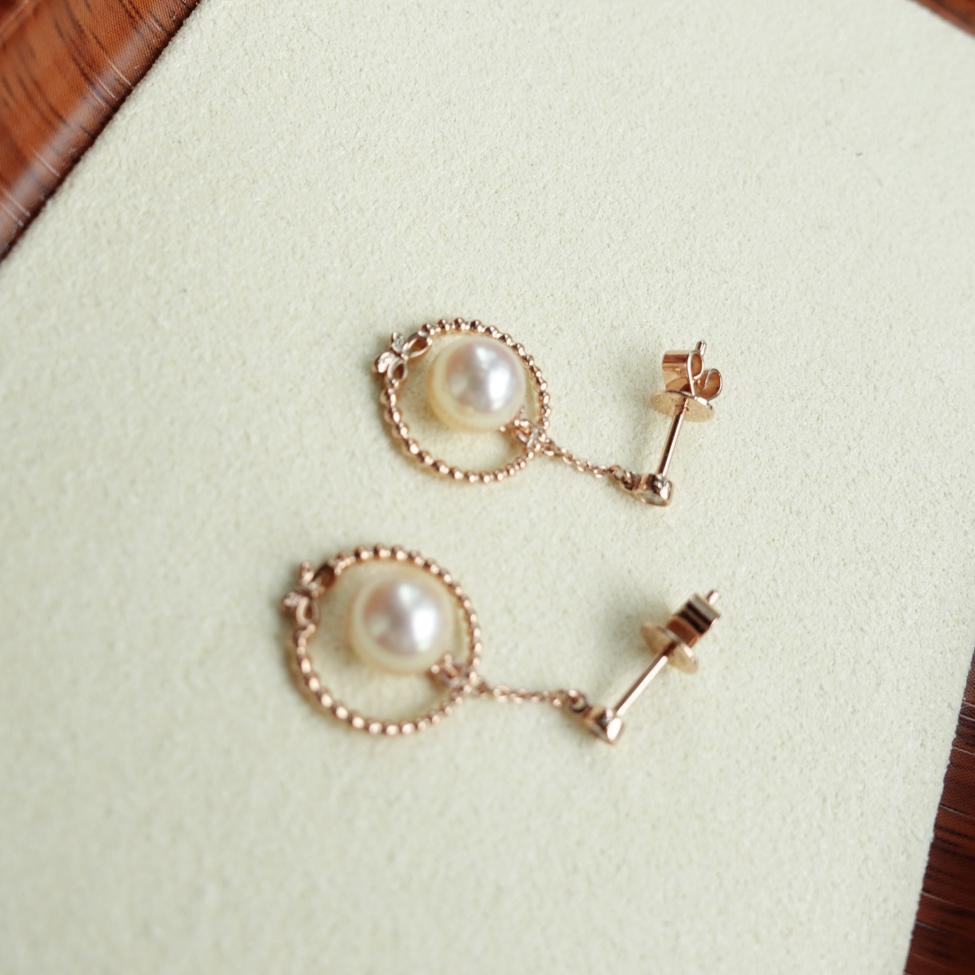 18K金日本天然香檳金色Akoya珍珠圓圈鑽石耳吊 (5.5-6mm)