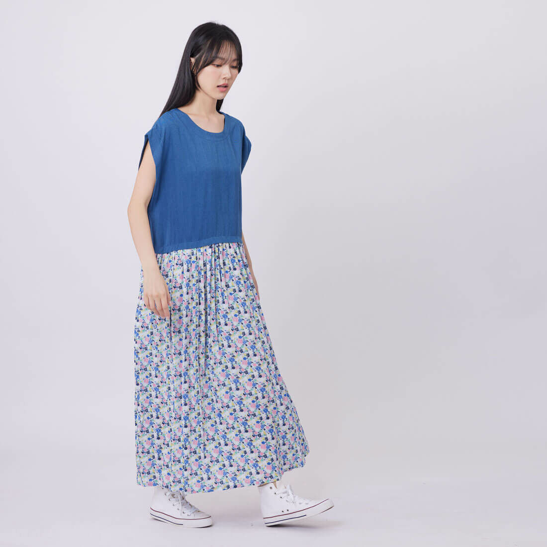 Flora花卉落肩剪接印花夏日洋裝/藍