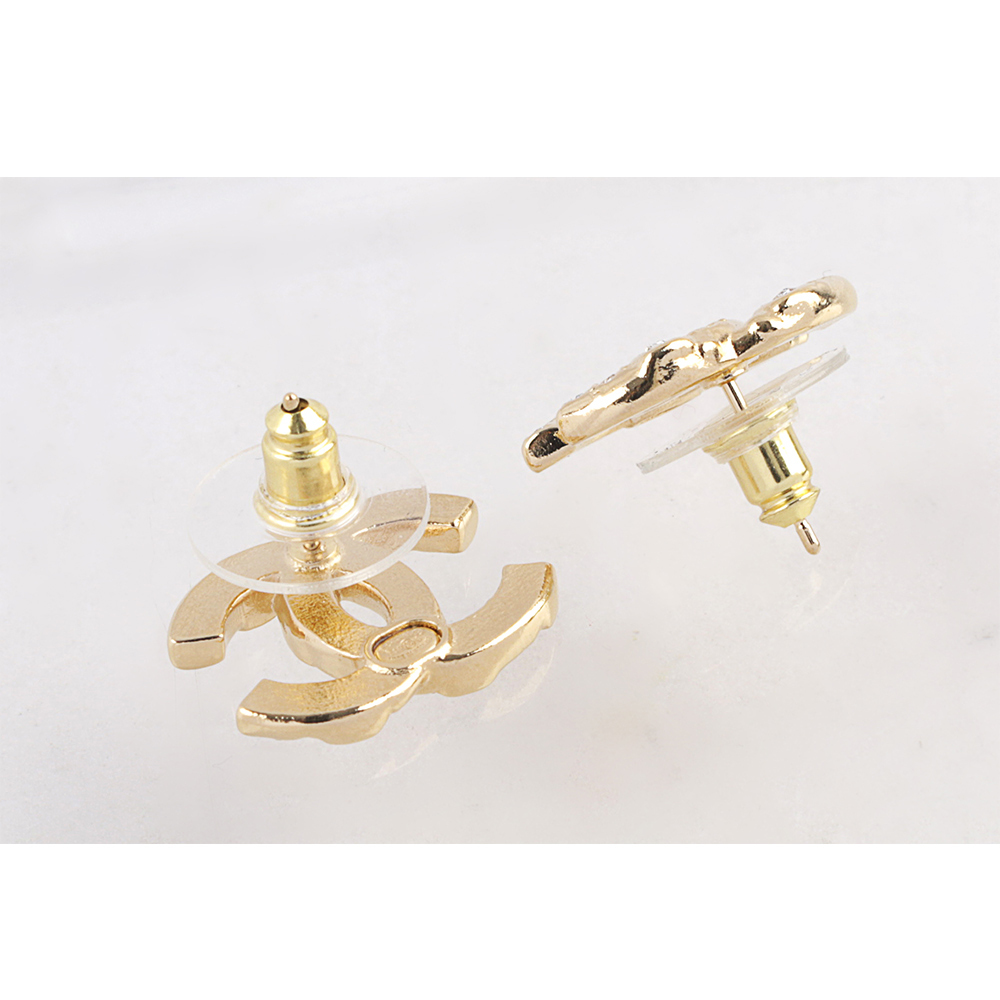 【CHANEL】CC Logo 大小水鑽鑲飾針式耳環(金色) ABD310 B16658 NX994
