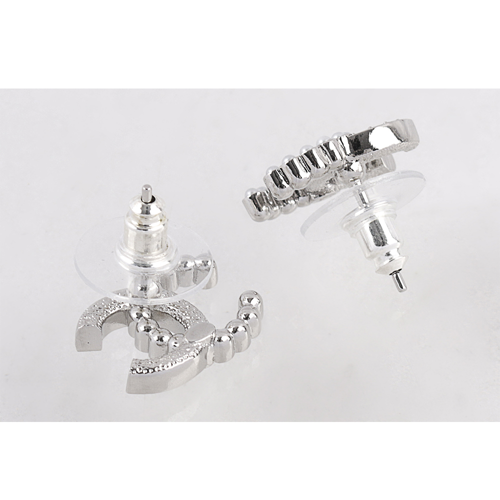 【CHANEL】CC Logo 水鑽及珍珠鑲飾針式耳環(銀色) ABD478 B16782 NY391