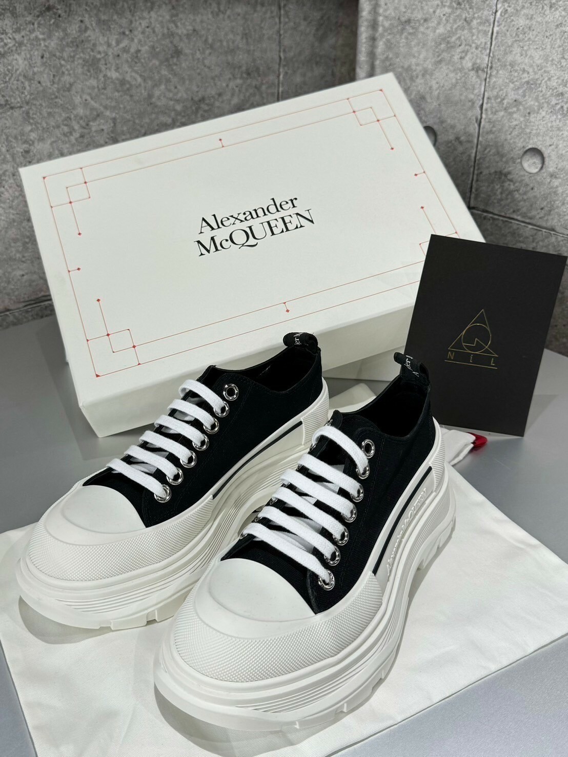 Alexander McQueen 經典款 黑白厚底運動鞋