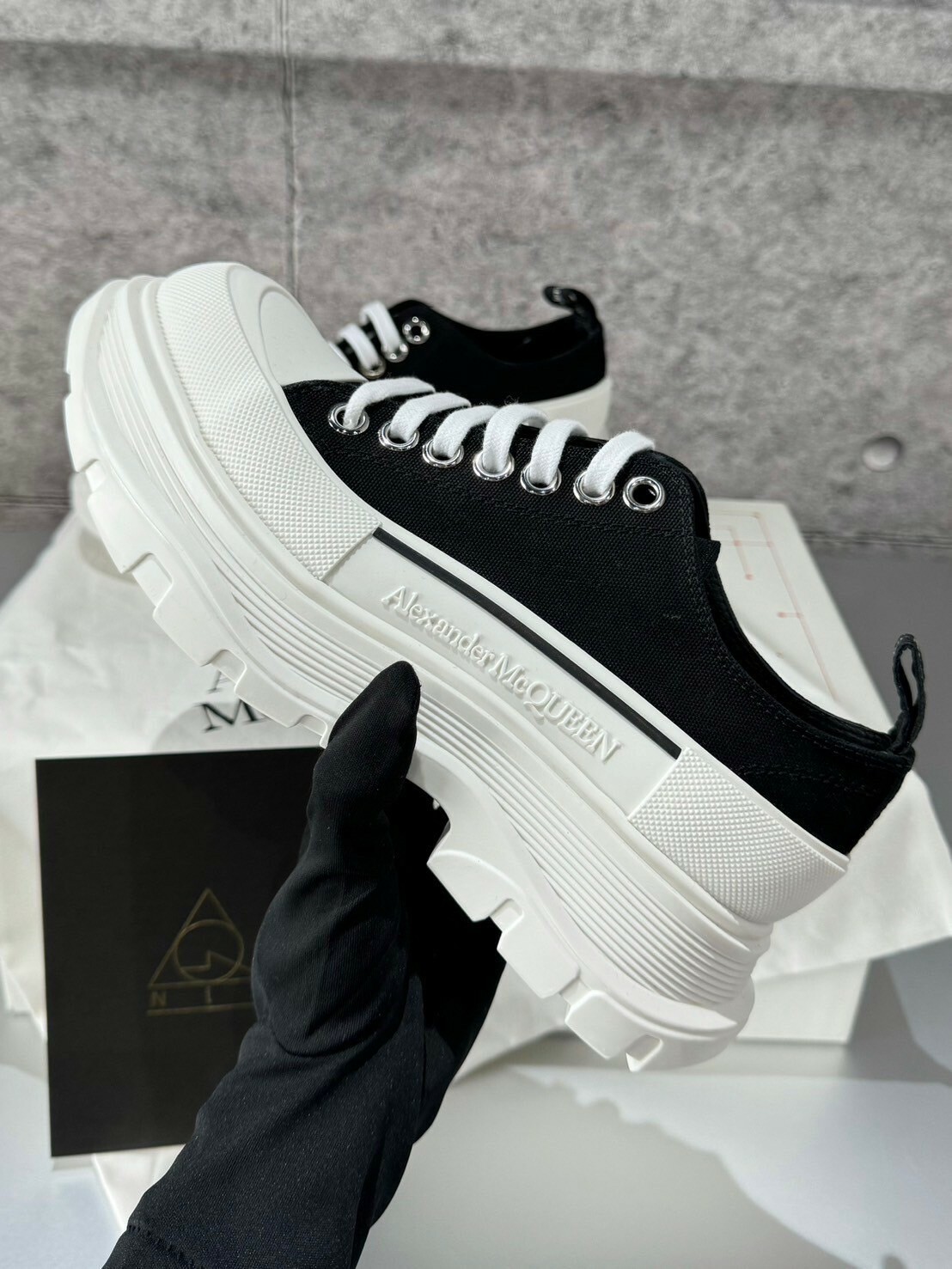 Alexander McQueen 經典款 黑白厚底運動鞋